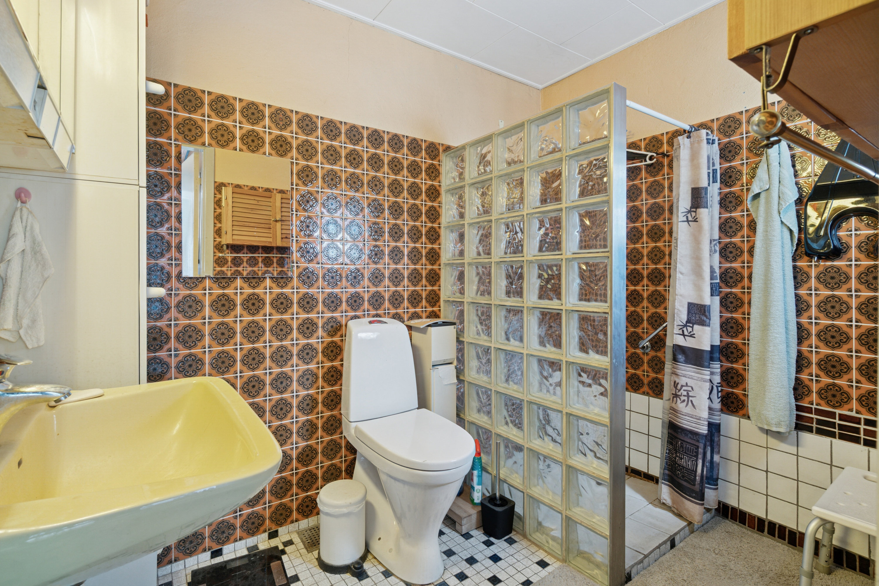 Fremhævet badeværelse billede i fuldskærmstilstand. Billede af Skørrebrovejen 5, Vestermarie, 3720 Aakirkeby