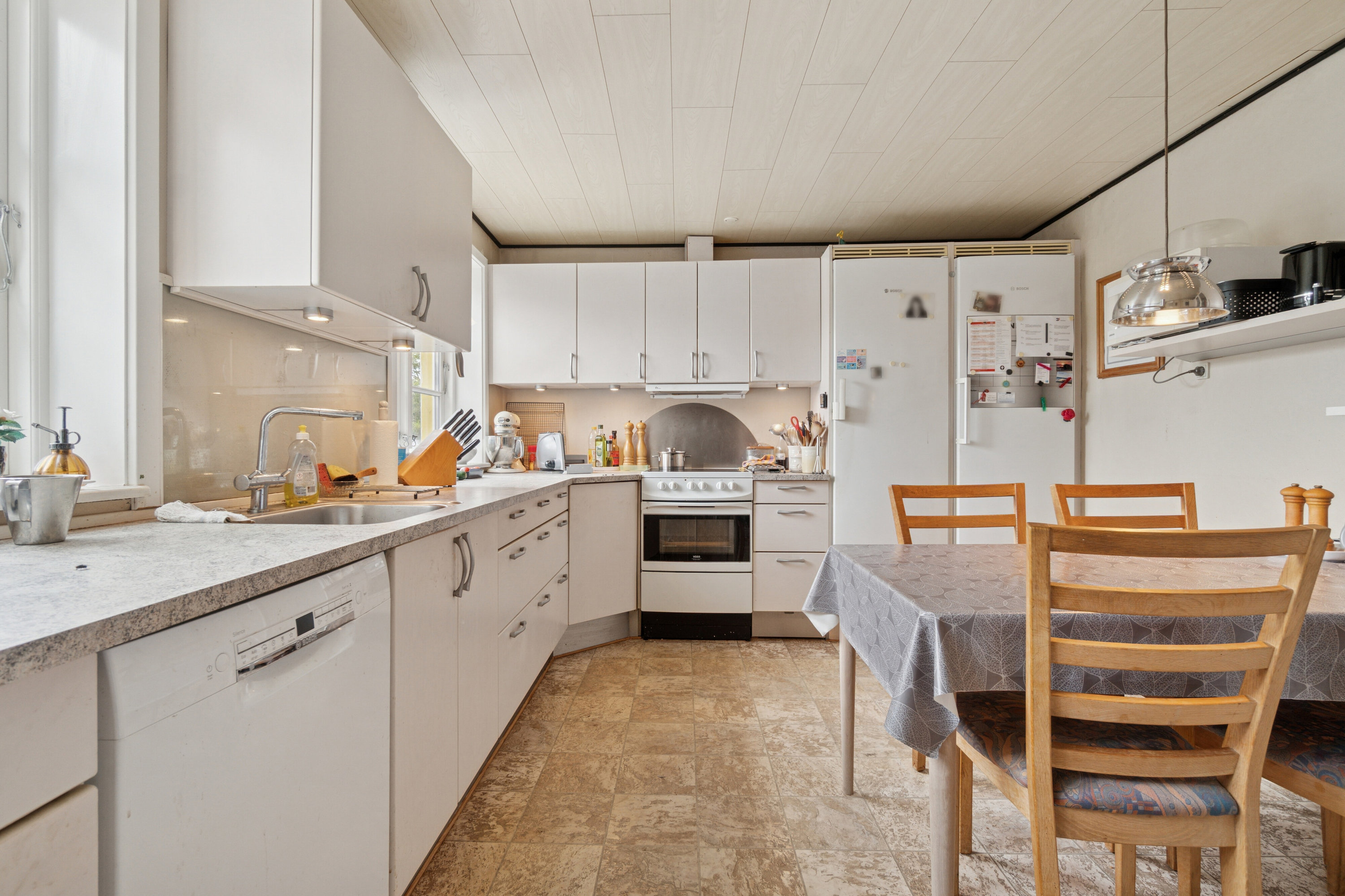 Fremhævet køkken billede i fuldskærmstilstand. Billede af Skørrebrovejen 5, Vestermarie, 3720 Aakirkeby