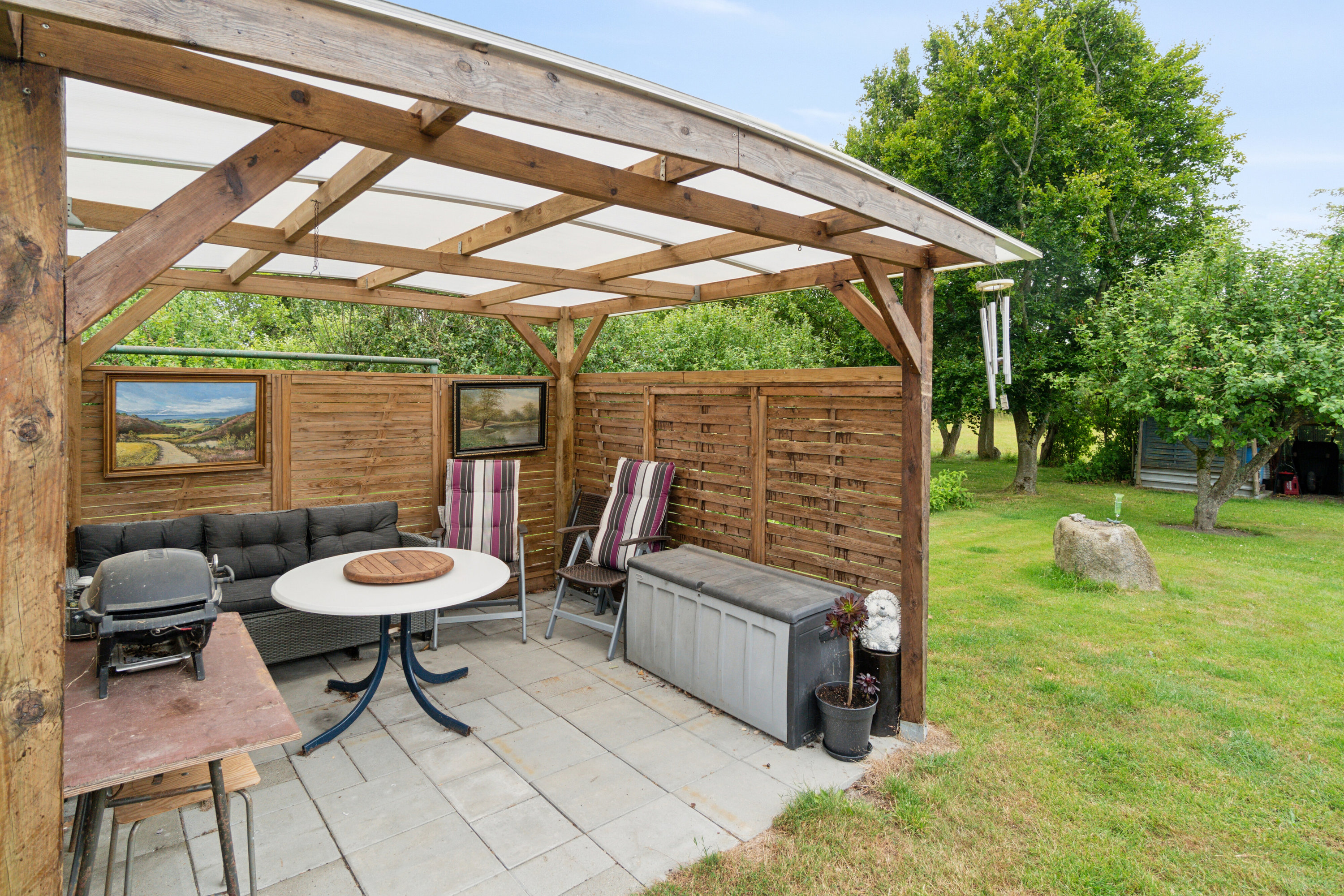 Fremhævet overdækket terrasse billede i fuldskærmstilstand. Billede af Skørrebrovejen 5, Vestermarie, 3720 Aakirkeby