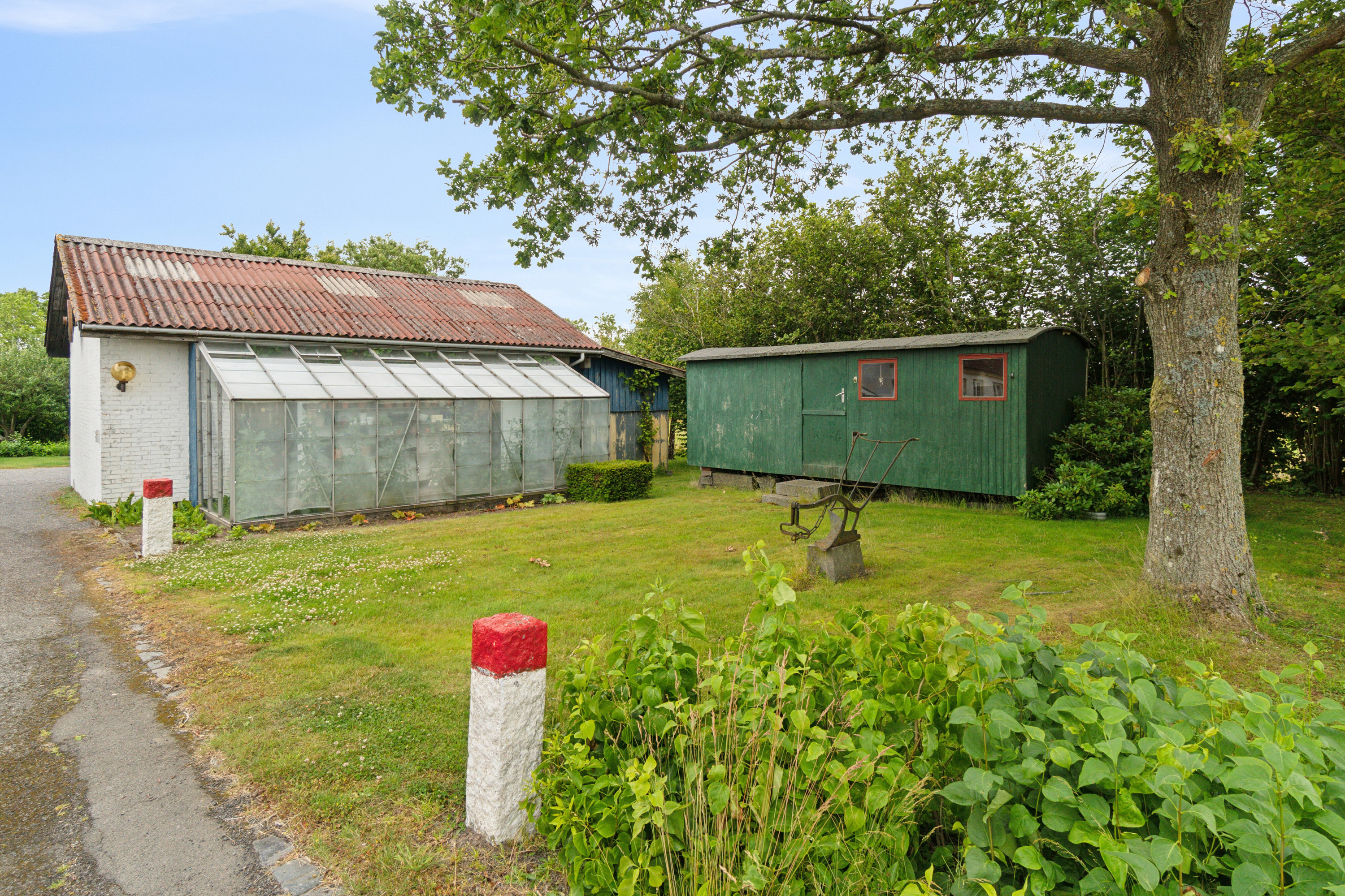 Fremhævet set fra haven billede i fuldskærmstilstand. Billede af Skørrebrovejen 5, Vestermarie, 3720 Aakirkeby