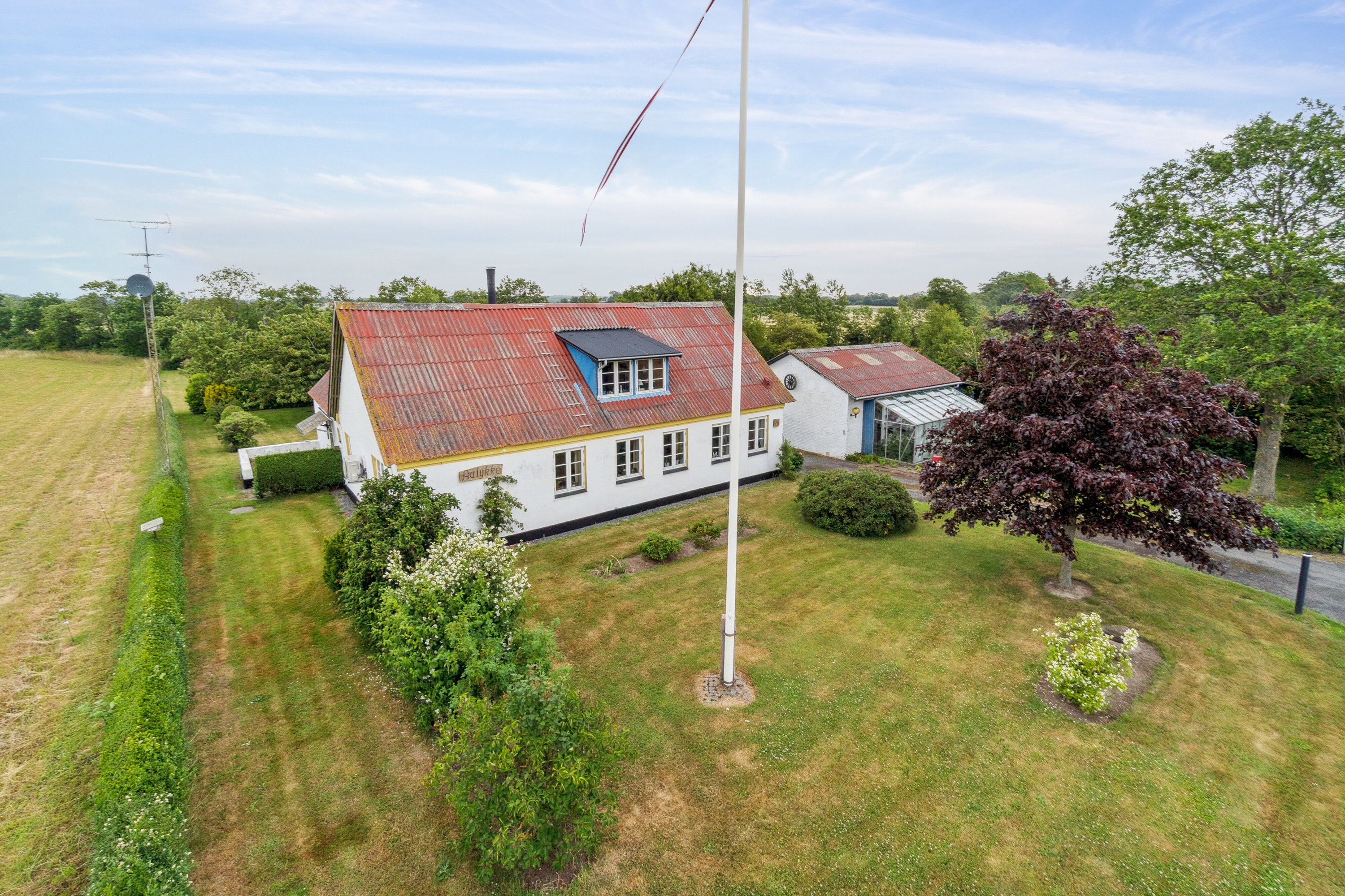 Fremhævet luftfoto billede i fuldskærmstilstand. Billede af Skørrebrovejen 5, Vestermarie, 3720 Aakirkeby