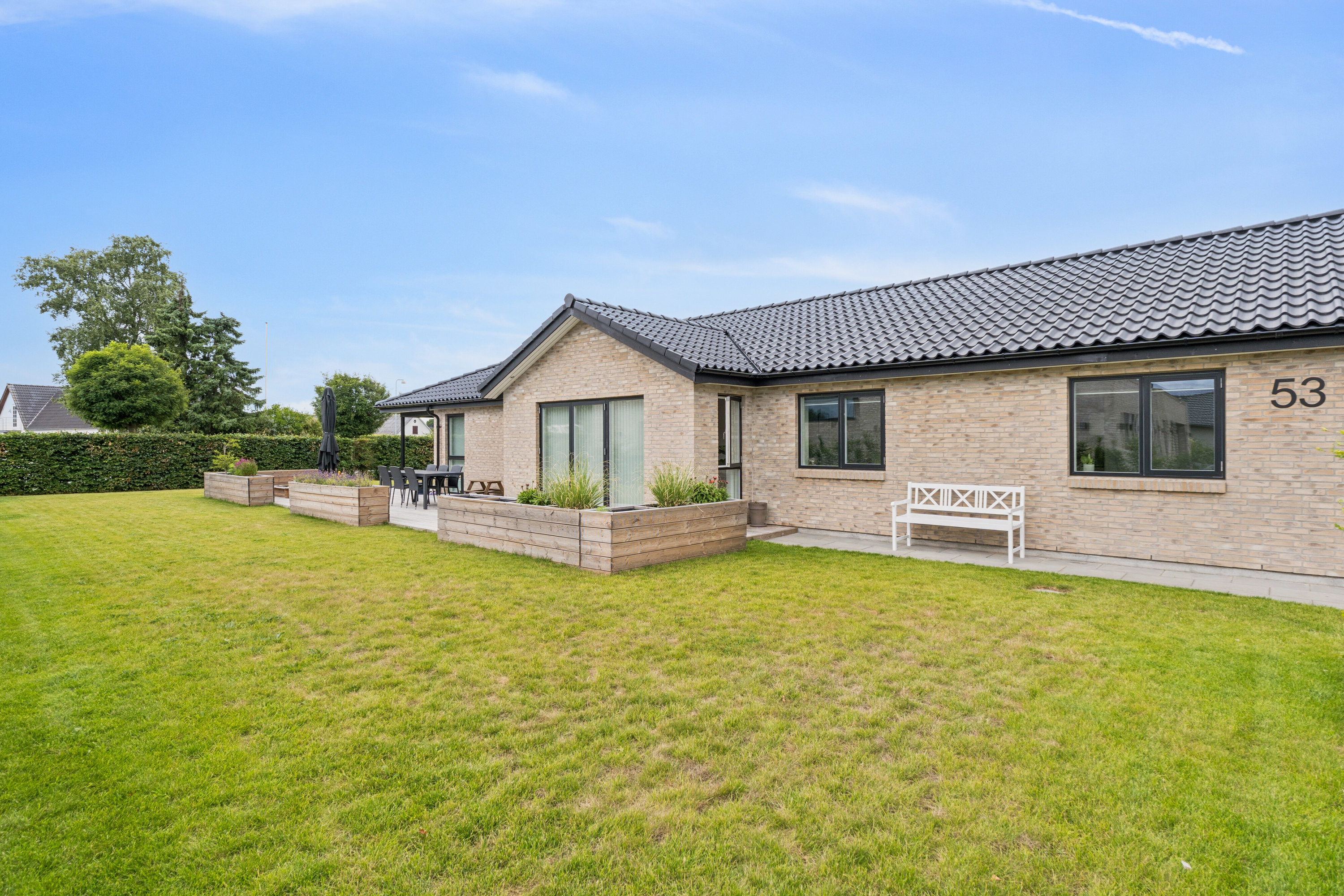 Fremhævet set fra haven billede i fuldskærmstilstand. Billede af Persillehaven 53, Bullerup, 5320 Agedrup