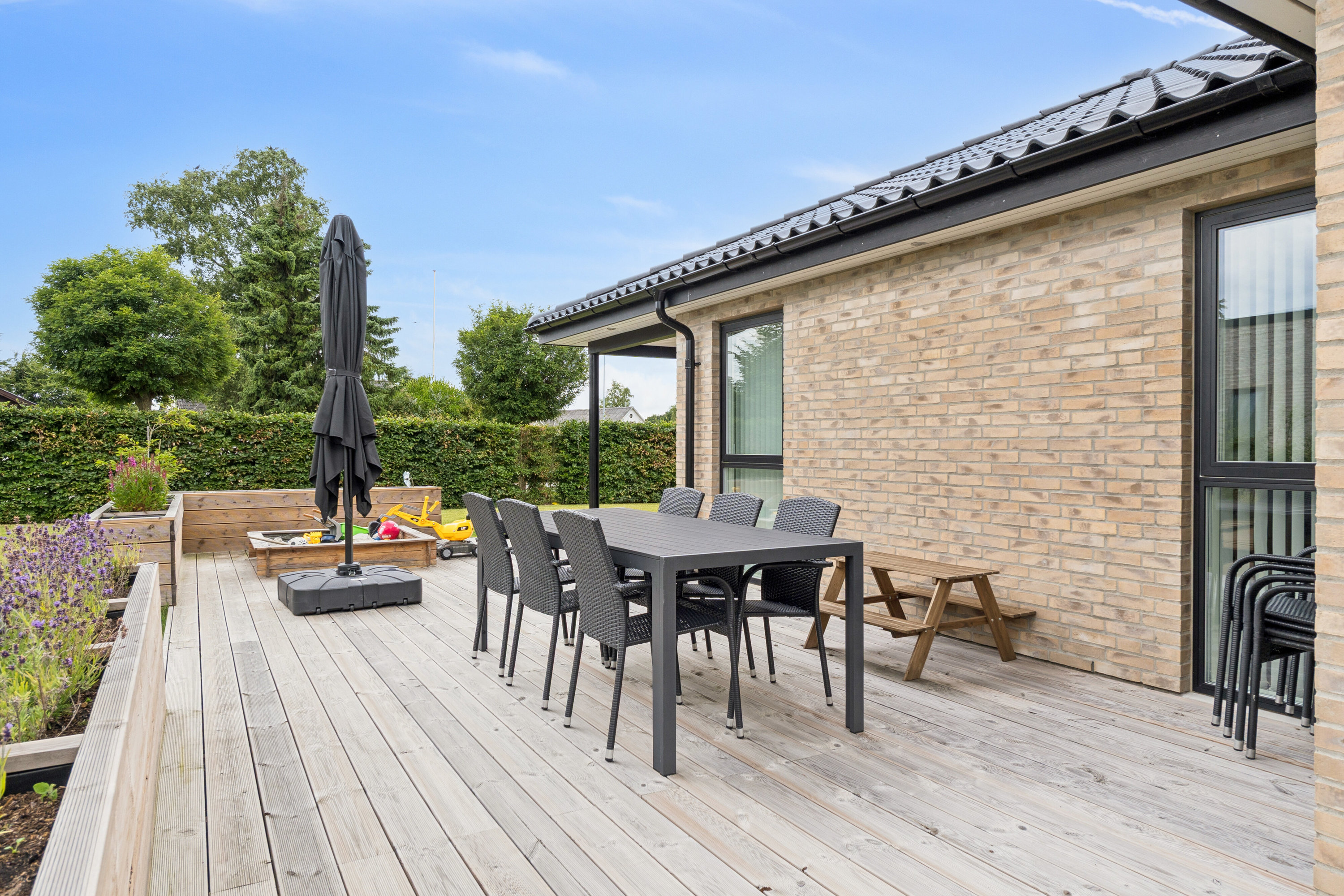 Fremhævet terrasse billede i fuldskærmstilstand. Billede af Persillehaven 53, Bullerup, 5320 Agedrup