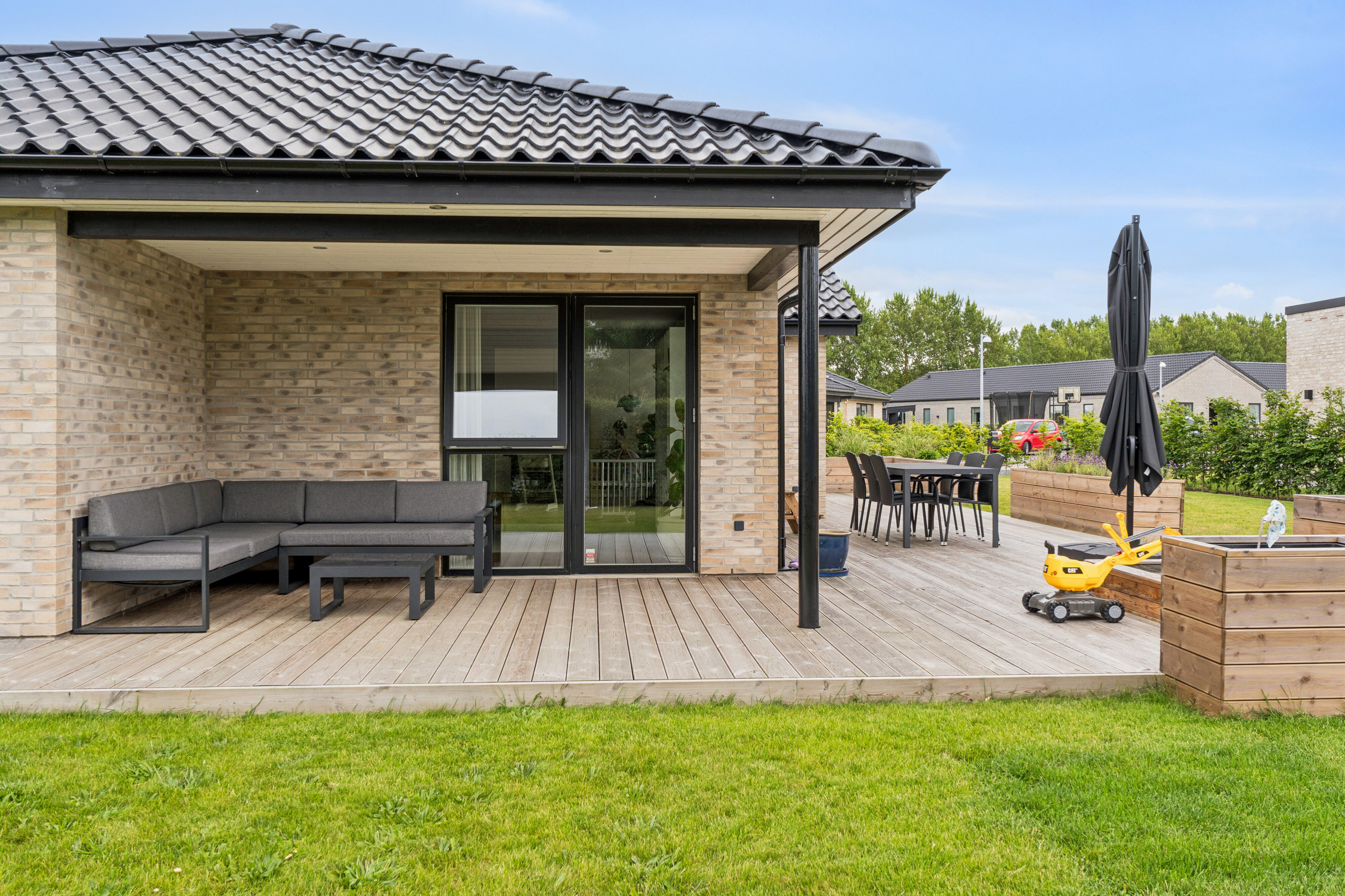 Fremhævet terrasse billede i fuldskærmstilstand. Billede af Persillehaven 53, Bullerup, 5320 Agedrup