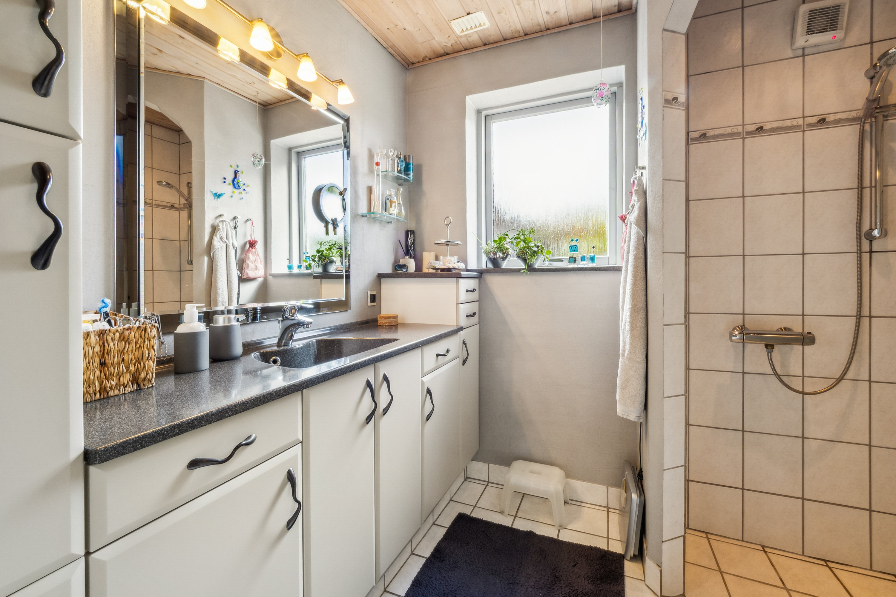 Fremhævet badeværelse billede i fuldskærmstilstand. Billede af Bysvinget 9, Elsø, 7900 Nykøbing M