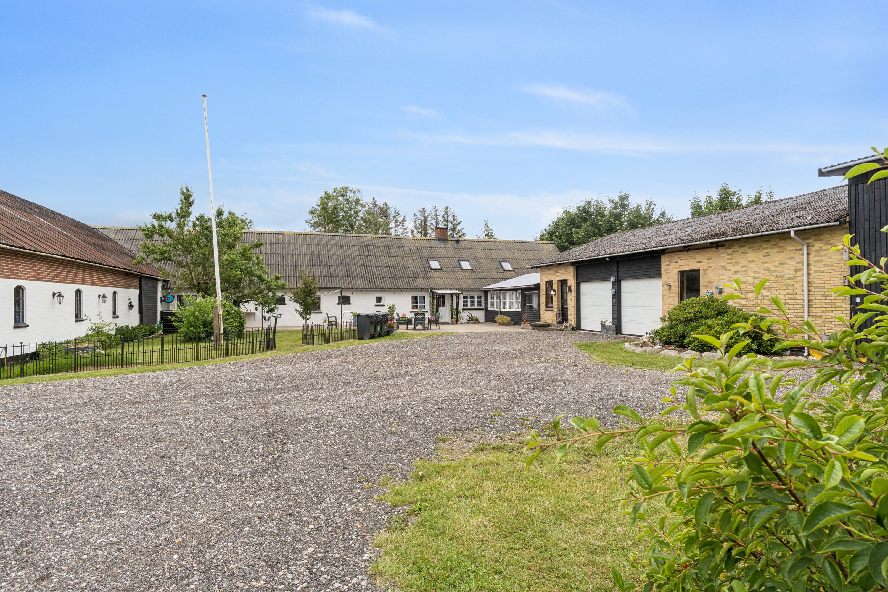 Fremhævet set fra vejen billede i fuldskærmstilstand. Billede af Sørig Engvej 26, Sørig, 9881 Bindslev