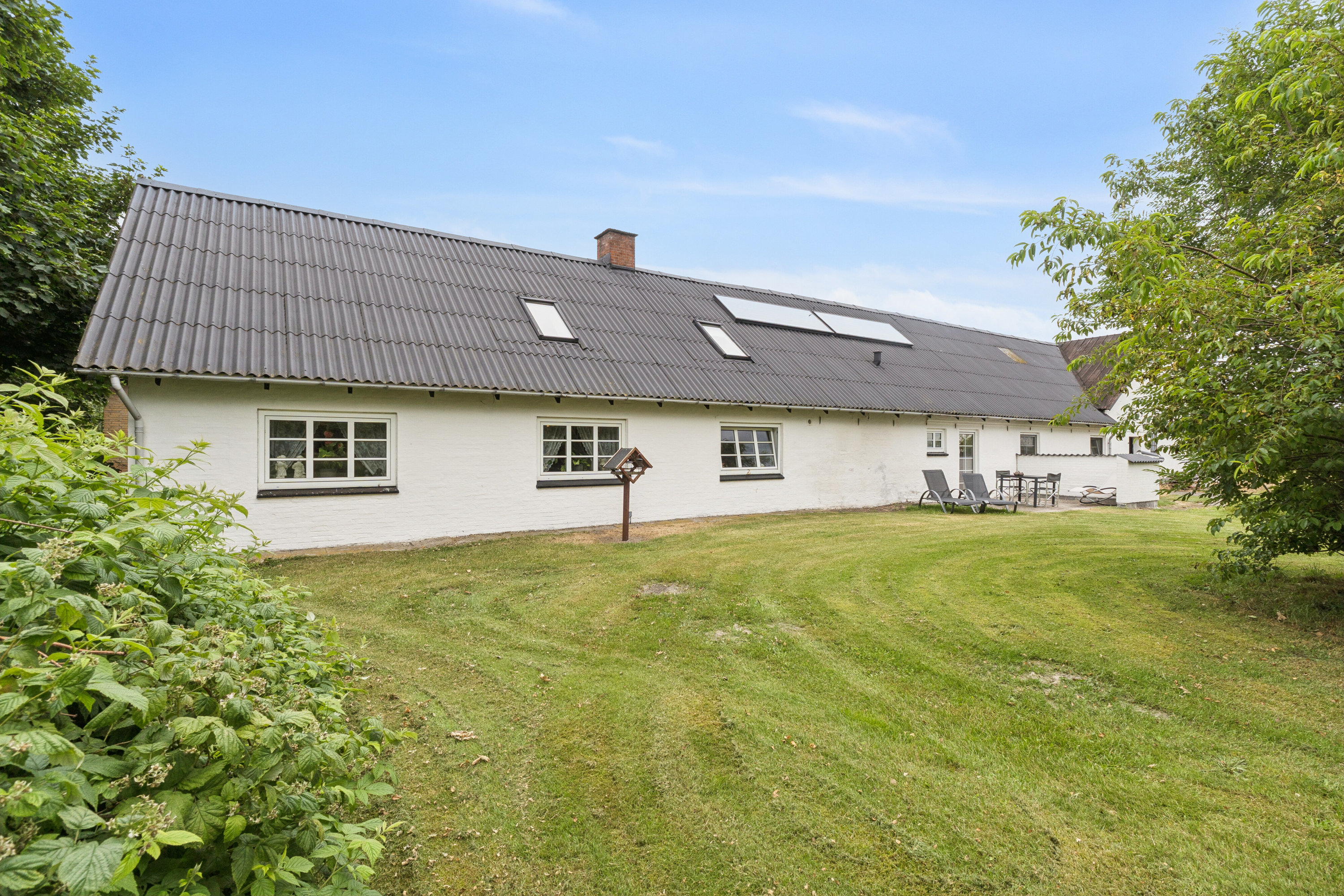 Fremhævet set fra haven billede i fuldskærmstilstand. Billede af Sørig Engvej 26, Sørig, 9881 Bindslev