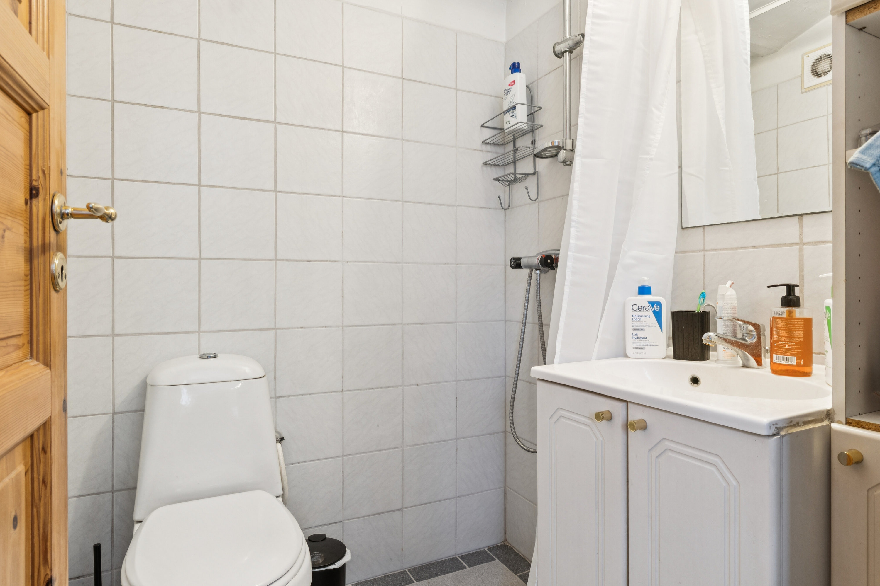 Fremhævet badeværelse billede i fuldskærmstilstand. Billede af Sørig Engvej 26, Sørig, 9881 Bindslev