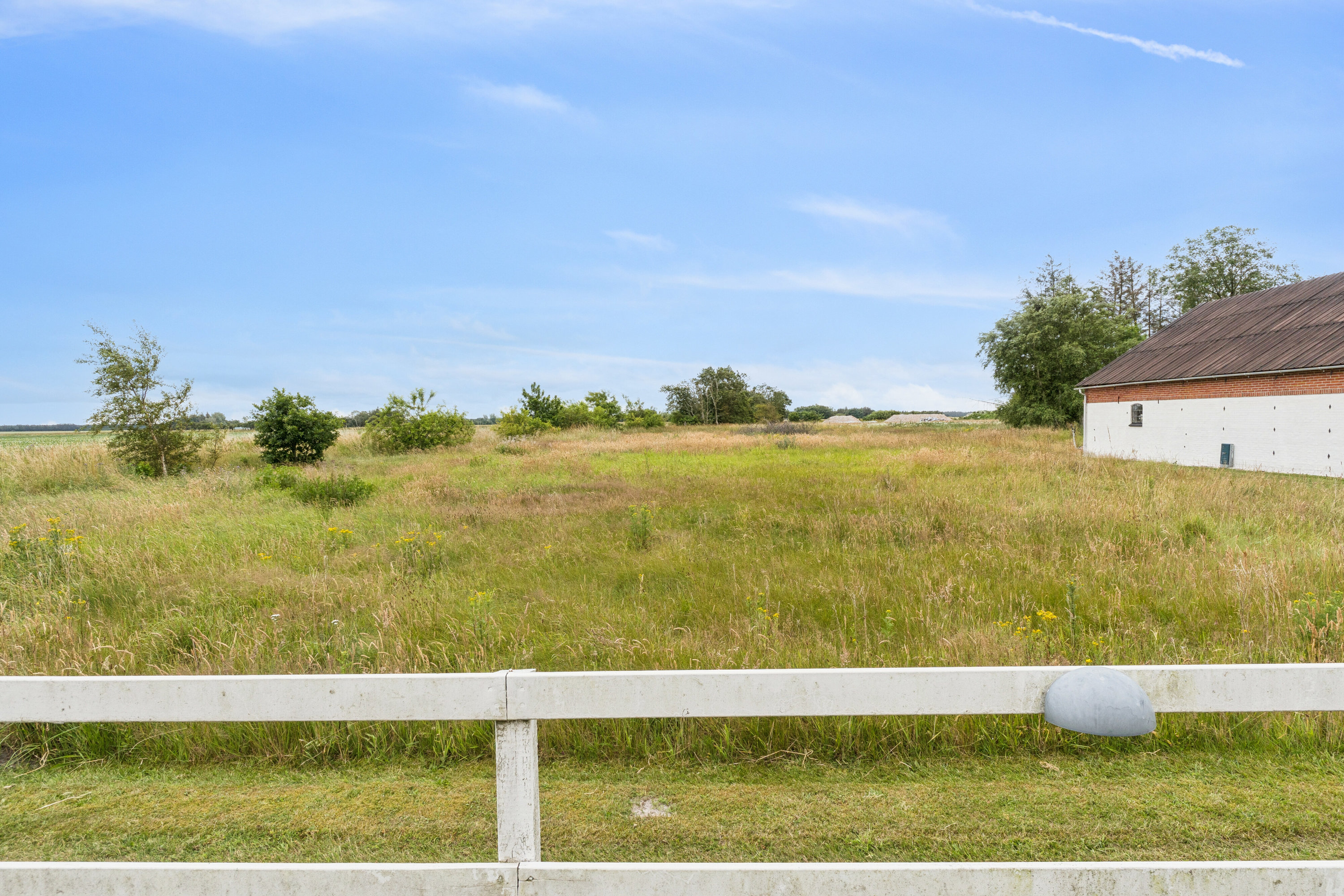 Fremhævet udendørs billede i fuldskærmstilstand. Billede af Sørig Engvej 26, Sørig, 9881 Bindslev