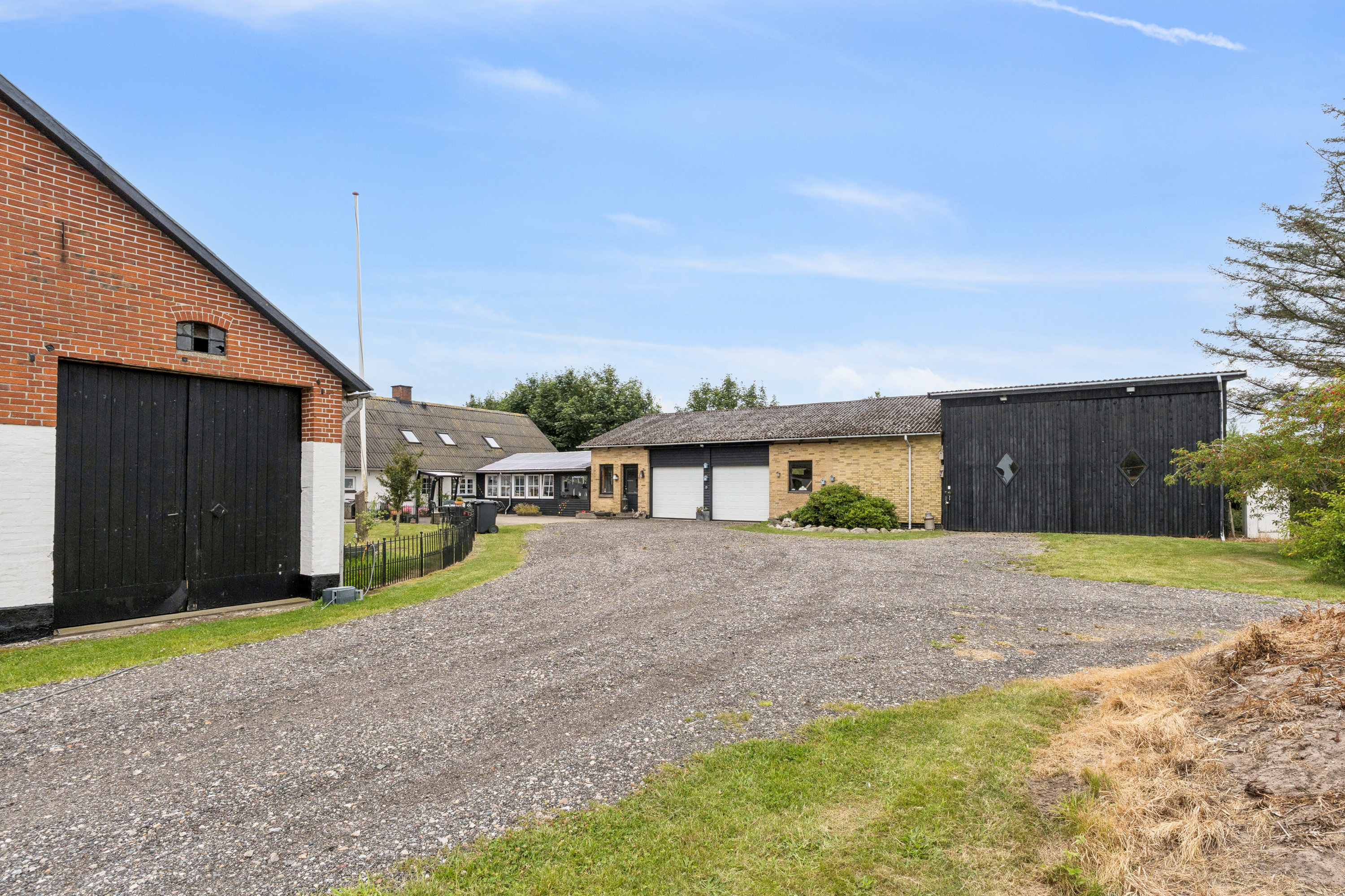 Fremhævet set fra vejen billede i fuldskærmstilstand. Billede af Sørig Engvej 26, Sørig, 9881 Bindslev