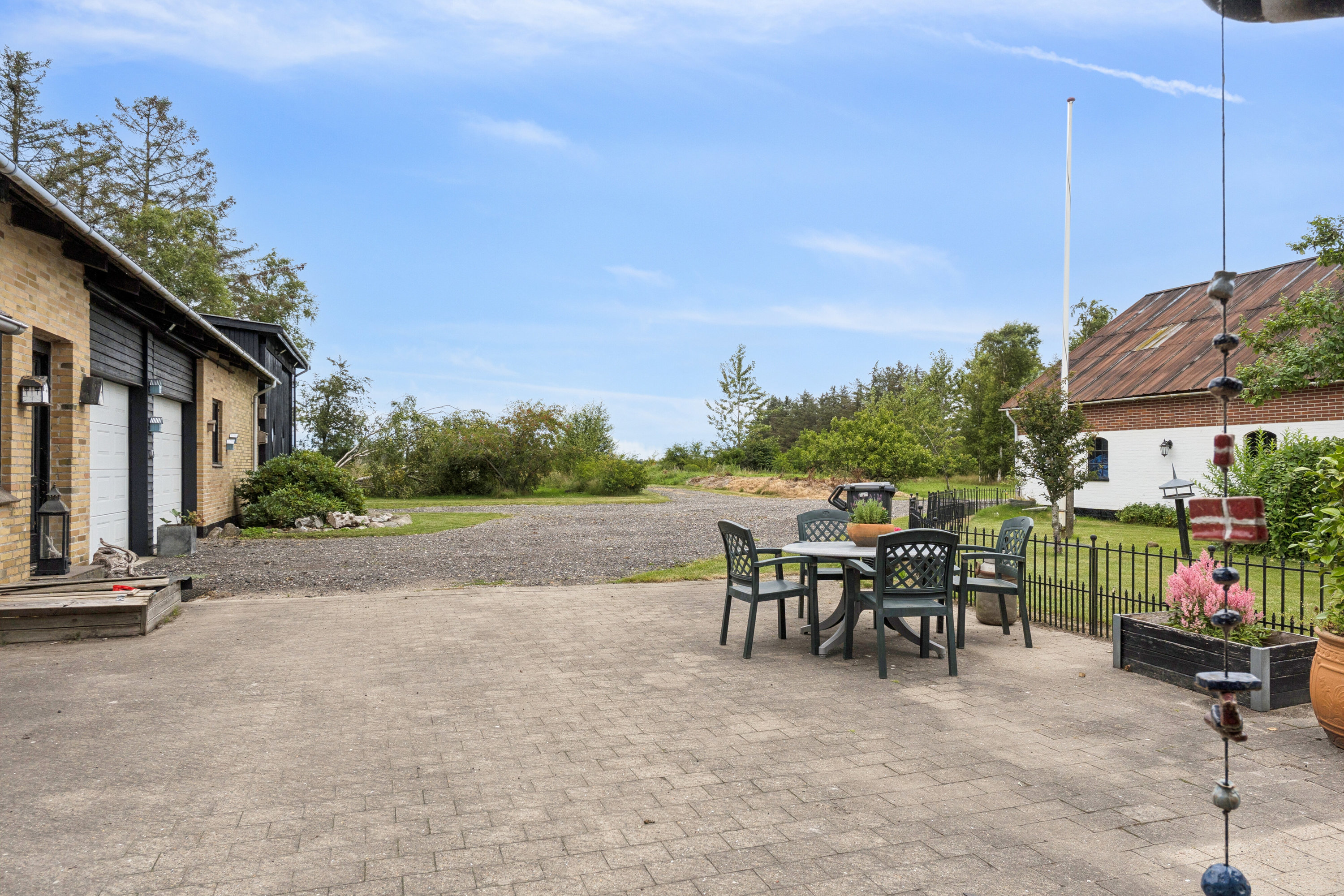 Fremhævet terrasse billede i fuldskærmstilstand. Billede af Sørig Engvej 26, Sørig, 9881 Bindslev