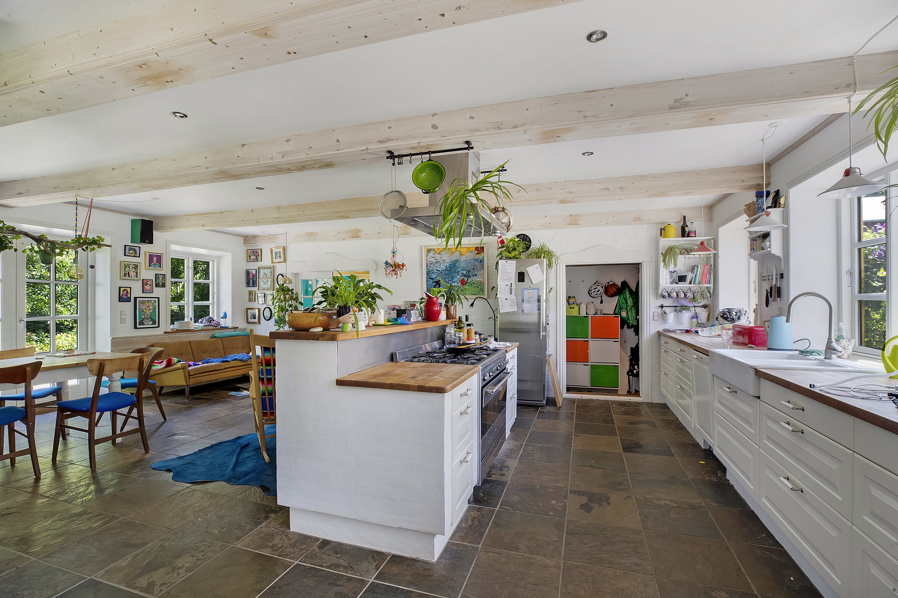 Fremhævet stue billede i fuldskærmstilstand. Billede af Søen 1 & 3, Lysabildskov, 6470 Sydals