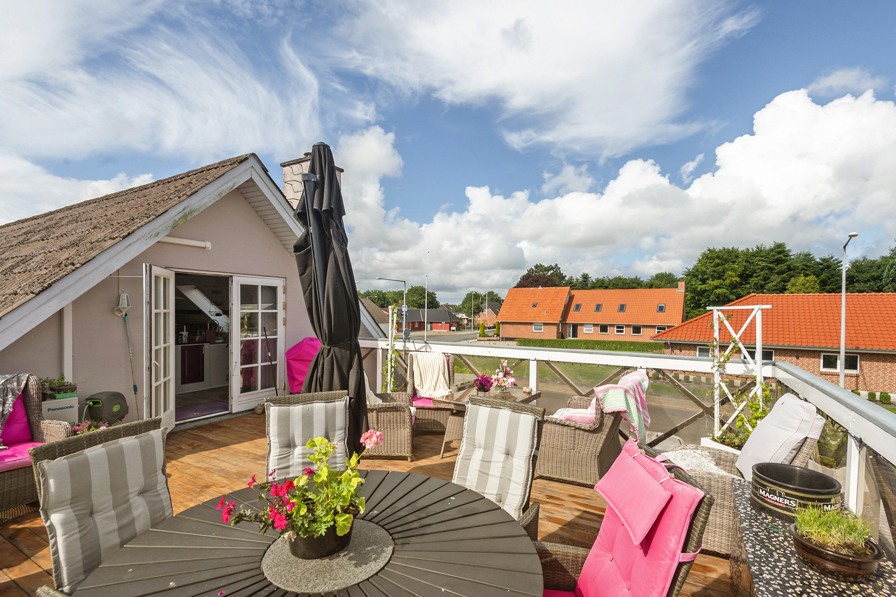 Fremhævet terrasse billede i fuldskærmstilstand. Billede af Vesterhavsvej 26, 6852 Billum