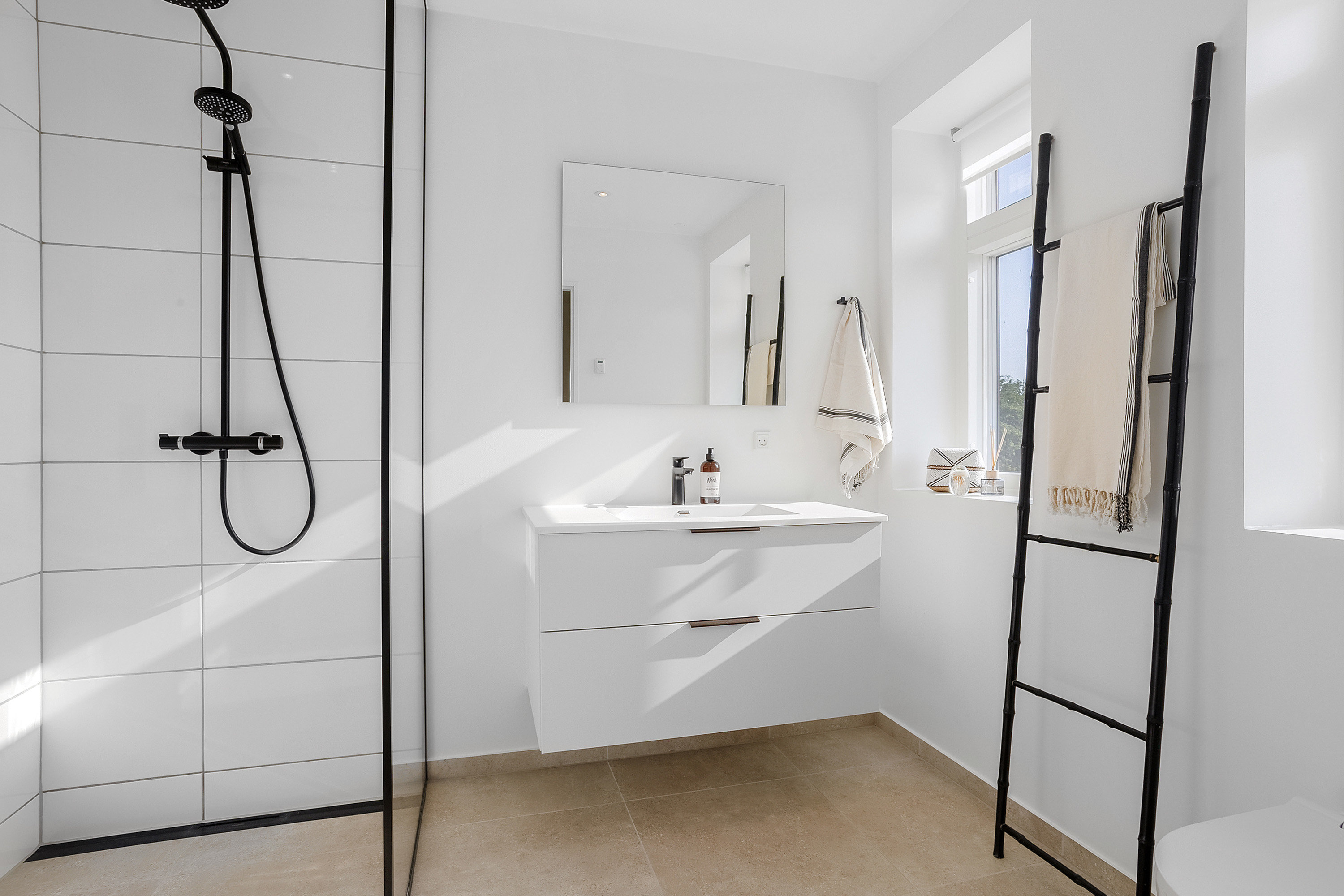 Fremhævet badeværelse billede i fuldskærmstilstand. Billede af Kongstedgårds Alle 16C, Askov, 6600 Vejen