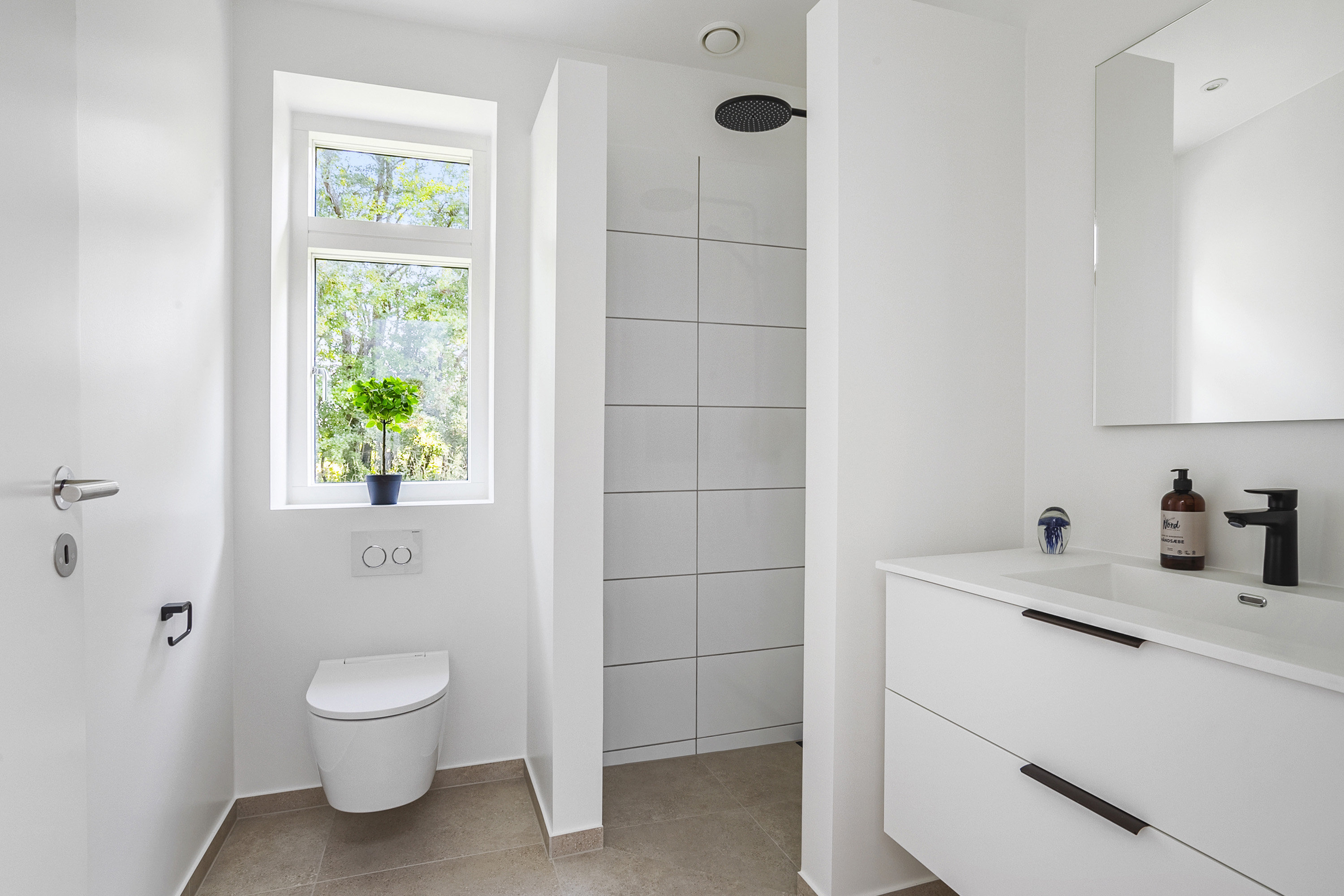 Fremhævet badeværelse billede i fuldskærmstilstand. Billede af Kongstedgårds Alle 16C, Askov, 6600 Vejen