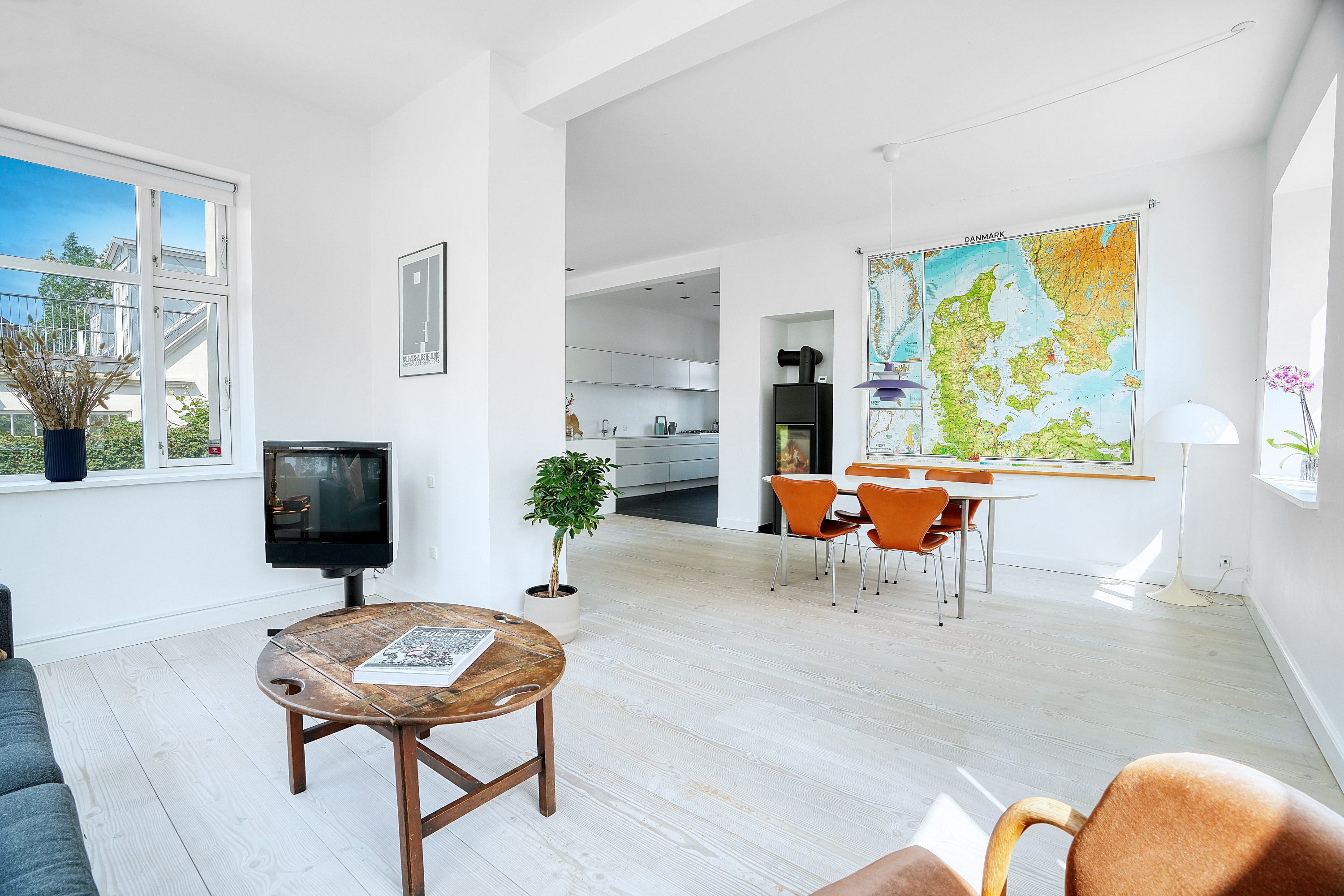 Fremhævet spisestue billede i fuldskærmstilstand. Billede af Søvænget 23, 3100 Hornbæk