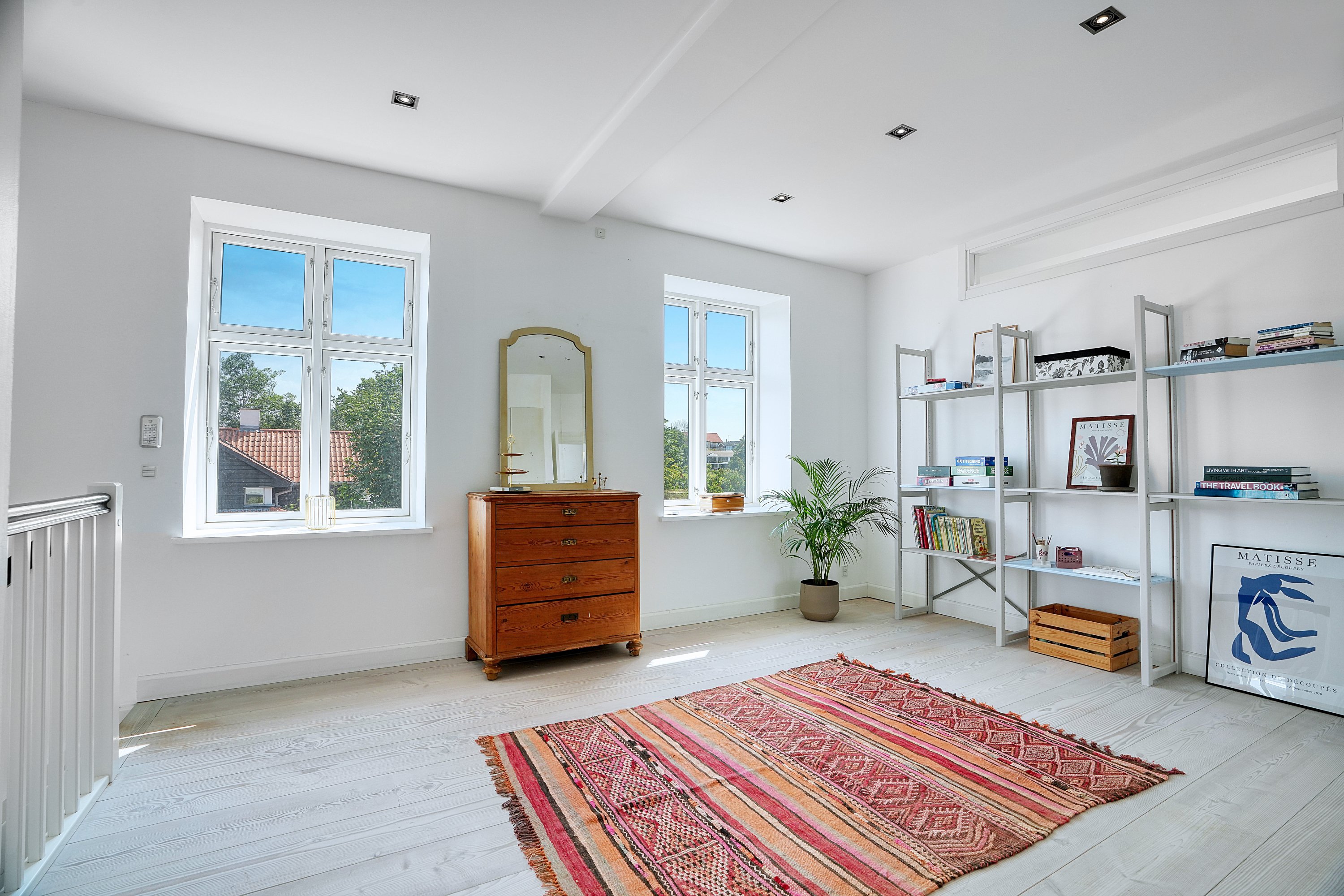 Fremhævet 1. sal billede i fuldskærmstilstand. Billede af Søvænget 23, 3100 Hornbæk