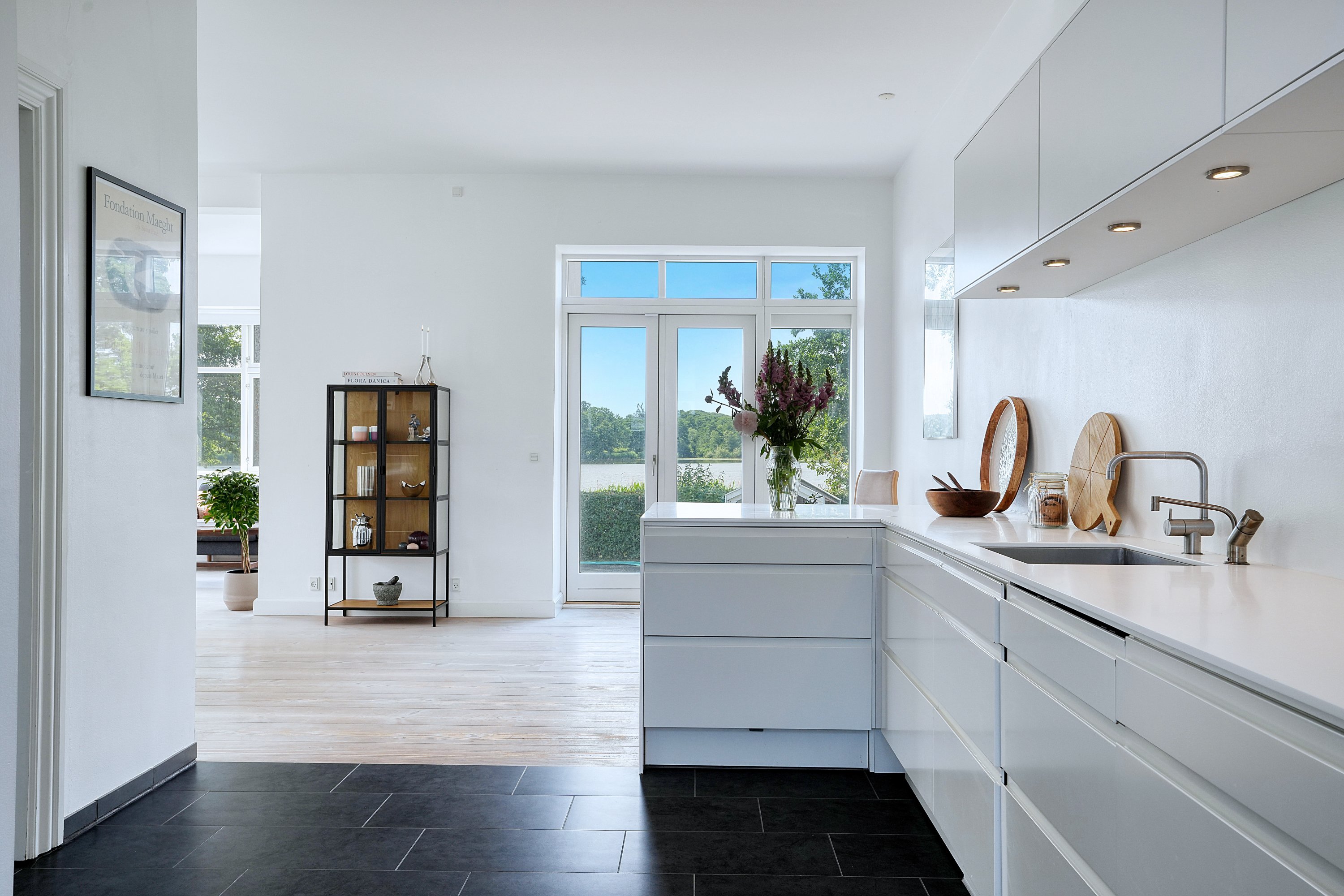 Fremhævet køkken billede i fuldskærmstilstand. Billede af Søvænget 23, 3100 Hornbæk