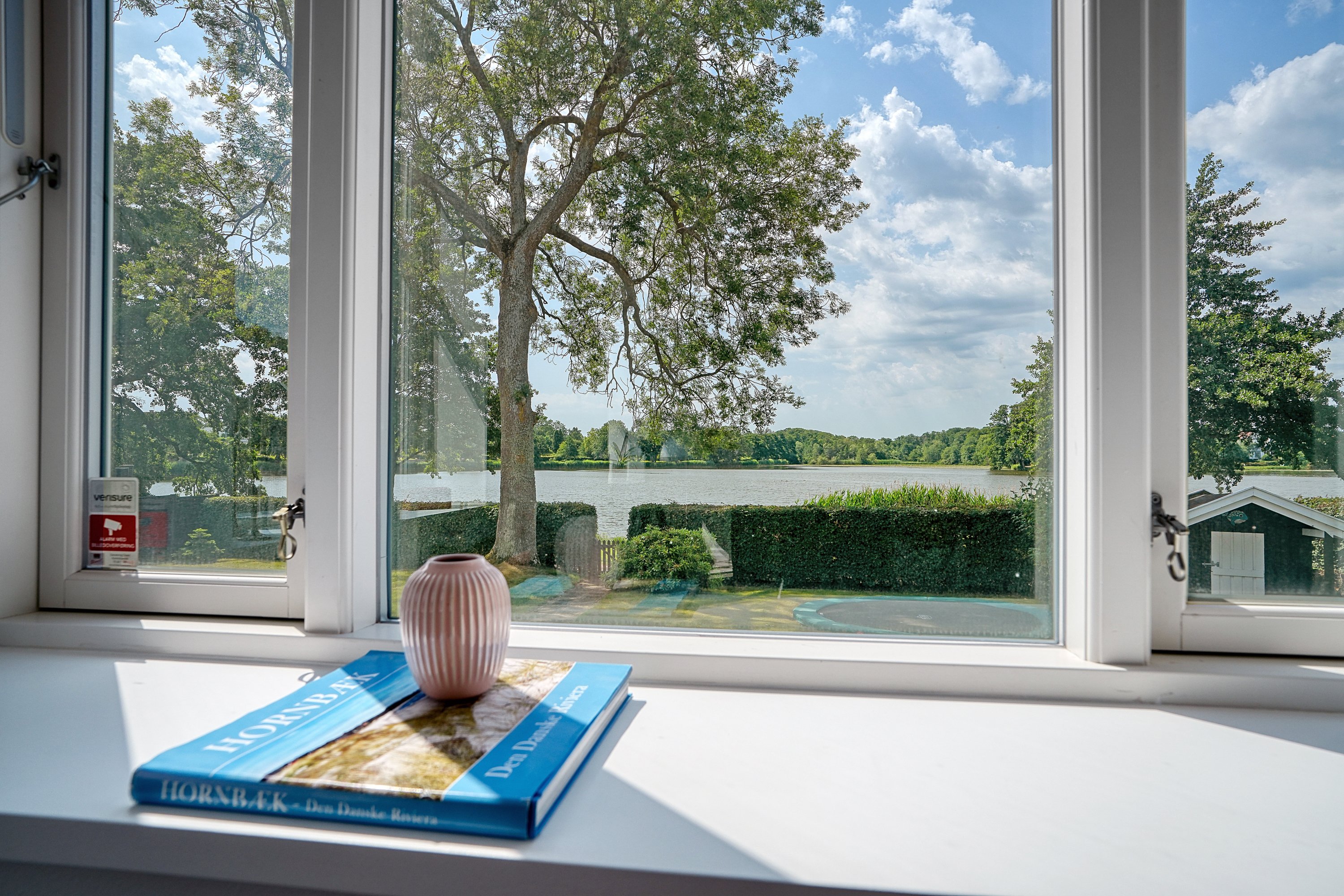 Fremhævet udsigt billede i fuldskærmstilstand. Billede af Søvænget 23, 3100 Hornbæk