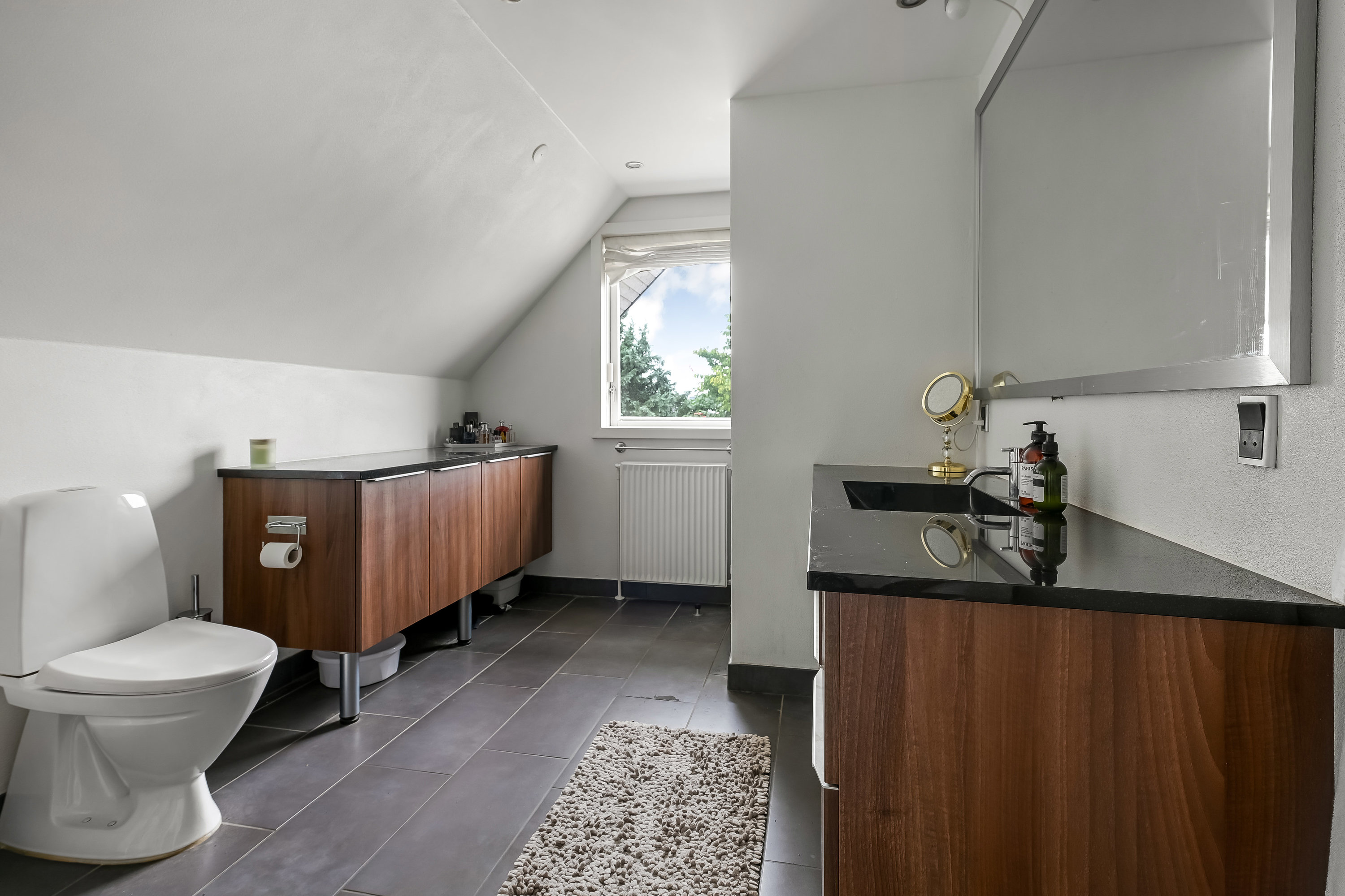 Fremhævet toilet billede i fuldskærmstilstand. Billede af Mågevænget 3, Hjerting, 6710 Esbjerg V