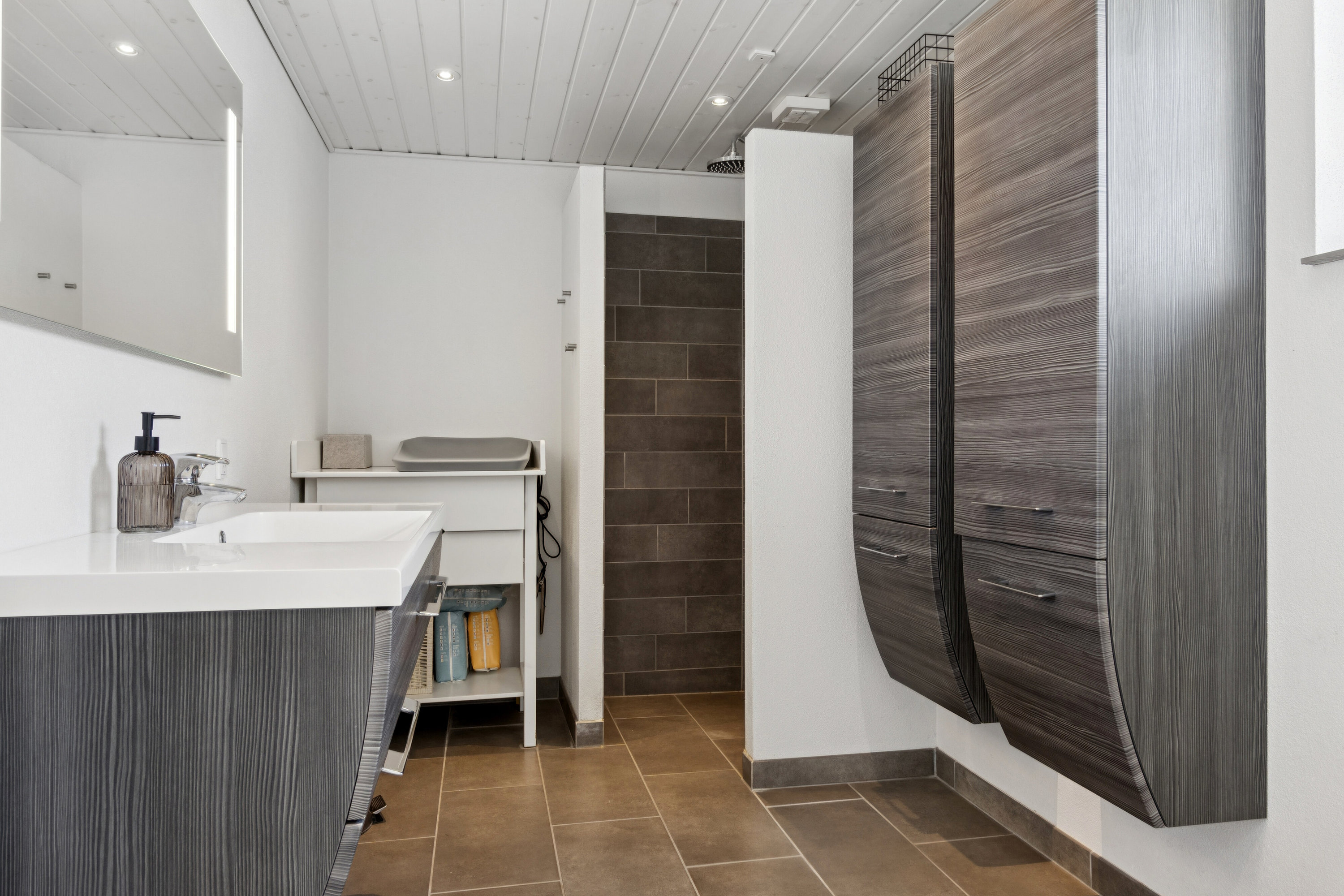 Fremhævet badeværelse billede i fuldskærmstilstand. Billede af Bjerregaardsvej 35, 7700 Thisted