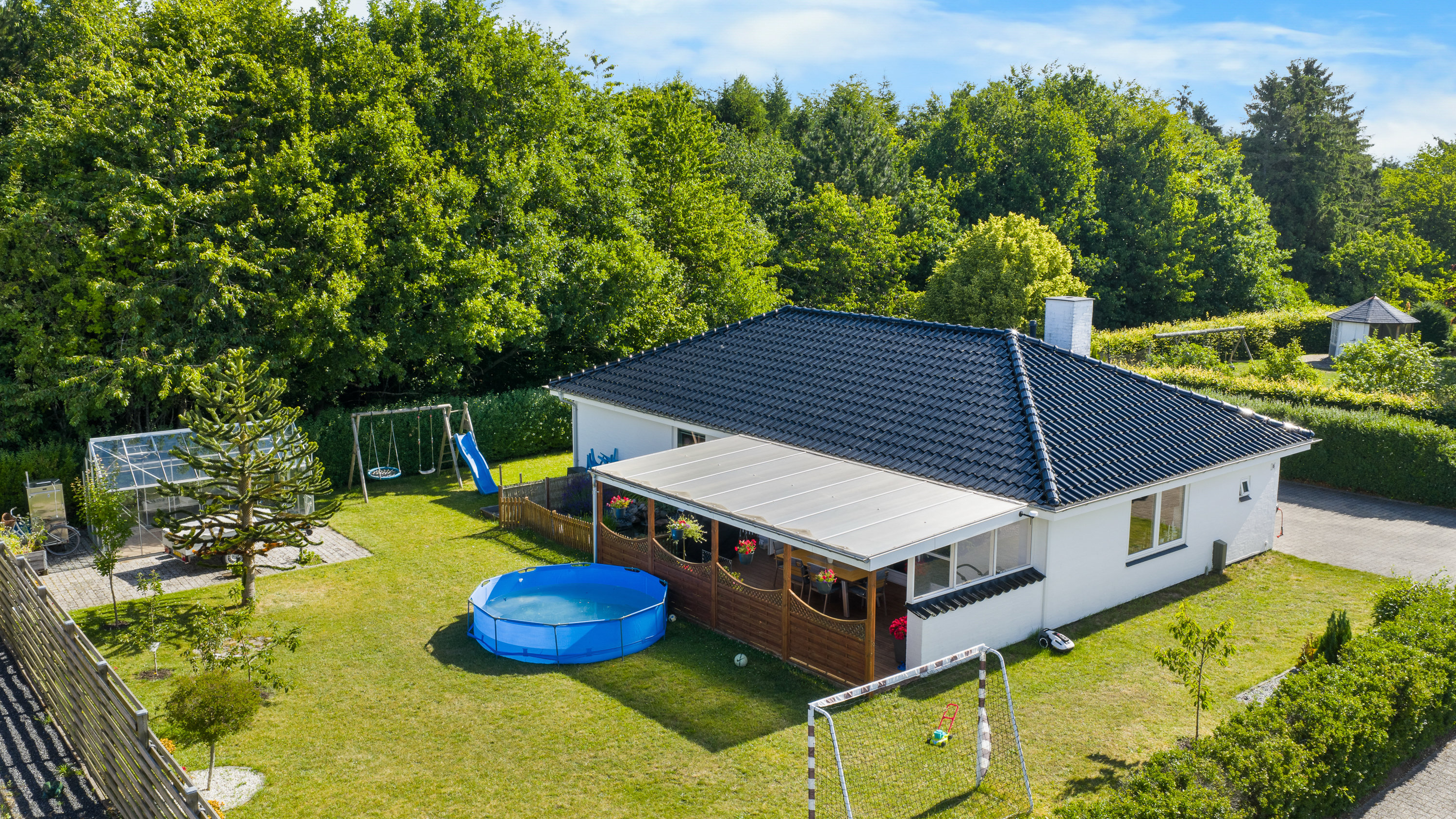 Fremhævet facade billede i fuldskærmstilstand. Billede af Granvænget 16, Brobyværk, 5672 Broby