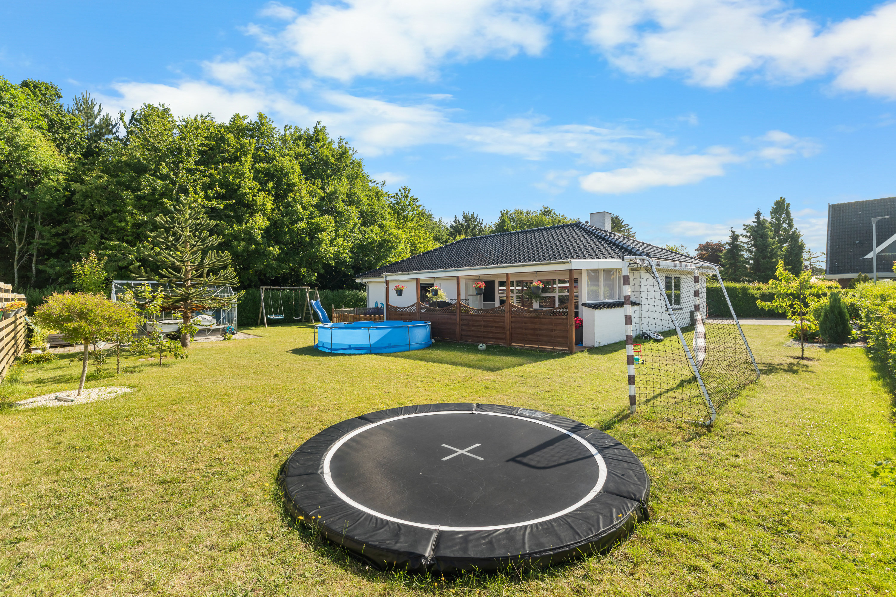 Fremhævet facade billede i fuldskærmstilstand. Billede af Granvænget 16, Brobyværk, 5672 Broby