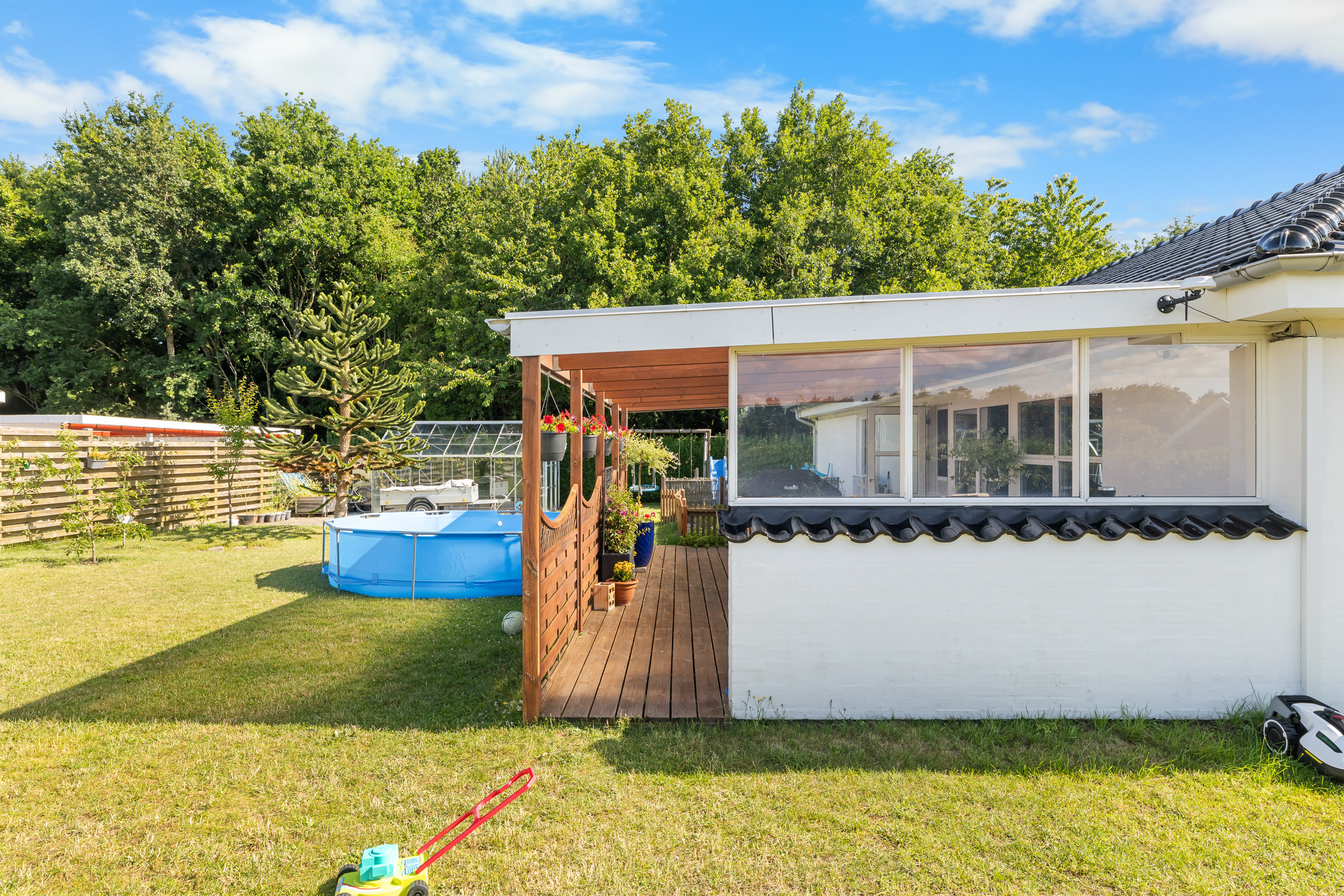 Fremhævet terrasse billede i fuldskærmstilstand. Billede af Granvænget 16, Brobyværk, 5672 Broby