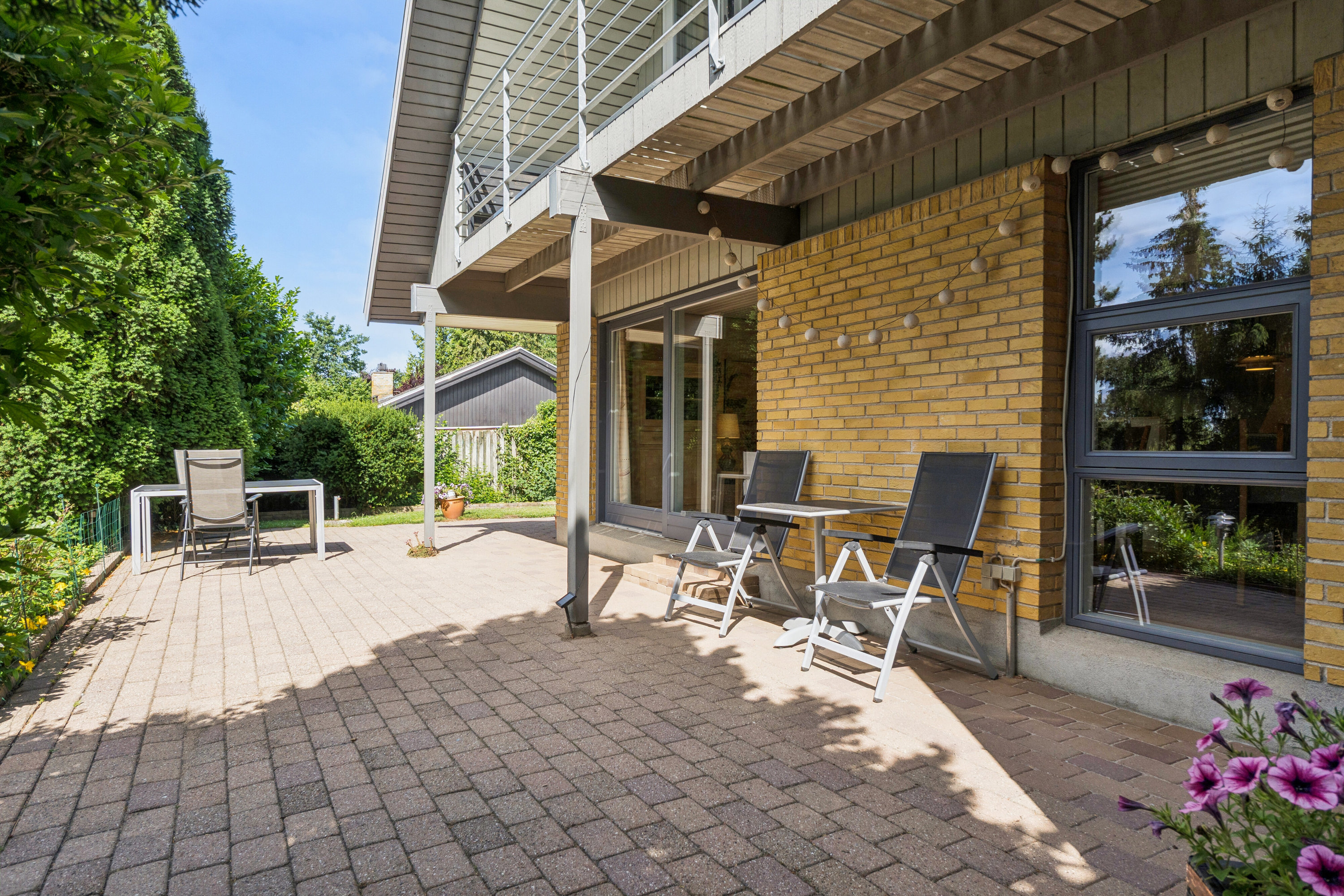 Fremhævet udendørs billede i fuldskærmstilstand. Billede af Åsumvej 129, 5240 Odense NØ