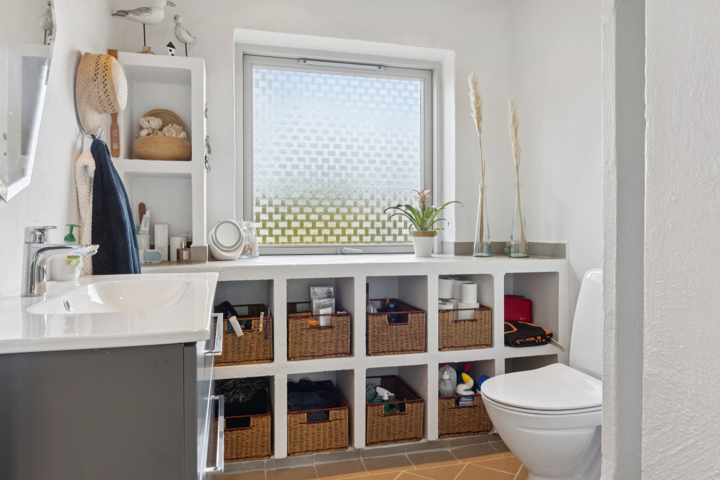 Fremhævet badeværelse billede i fuldskærmstilstand. Billede af Bøgebakken 22, Ræhr, 7730 Hanstholm