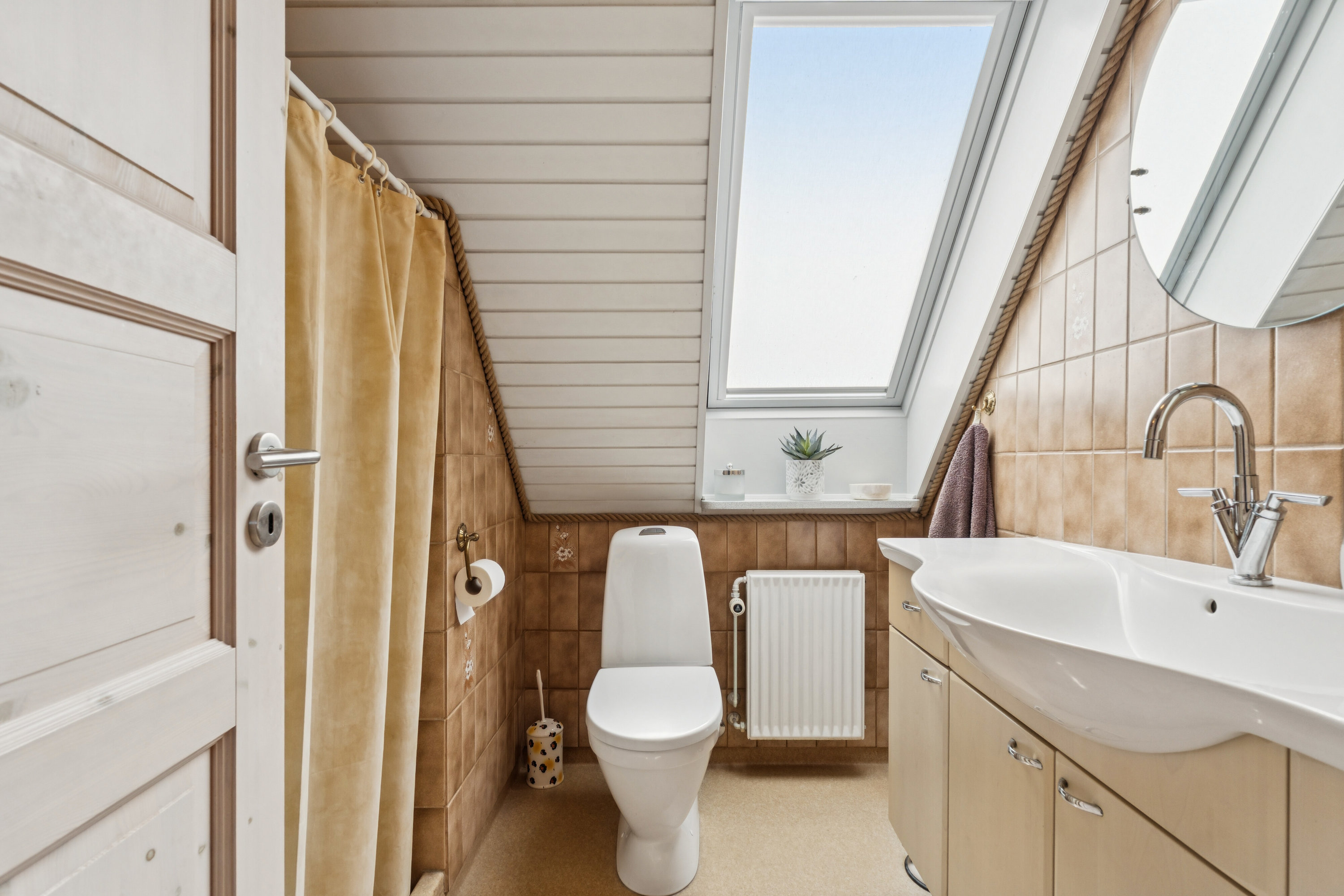 Fremhævet toilet billede i fuldskærmstilstand. Billede af Åsumvej 129, 5240 Odense NØ