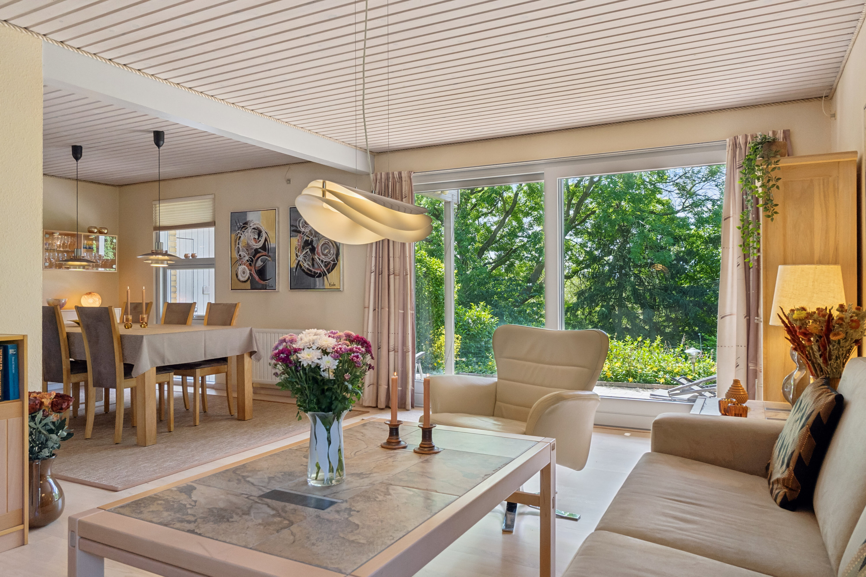 Fremhævet stue billede i fuldskærmstilstand. Billede af Åsumvej 129, 5240 Odense NØ