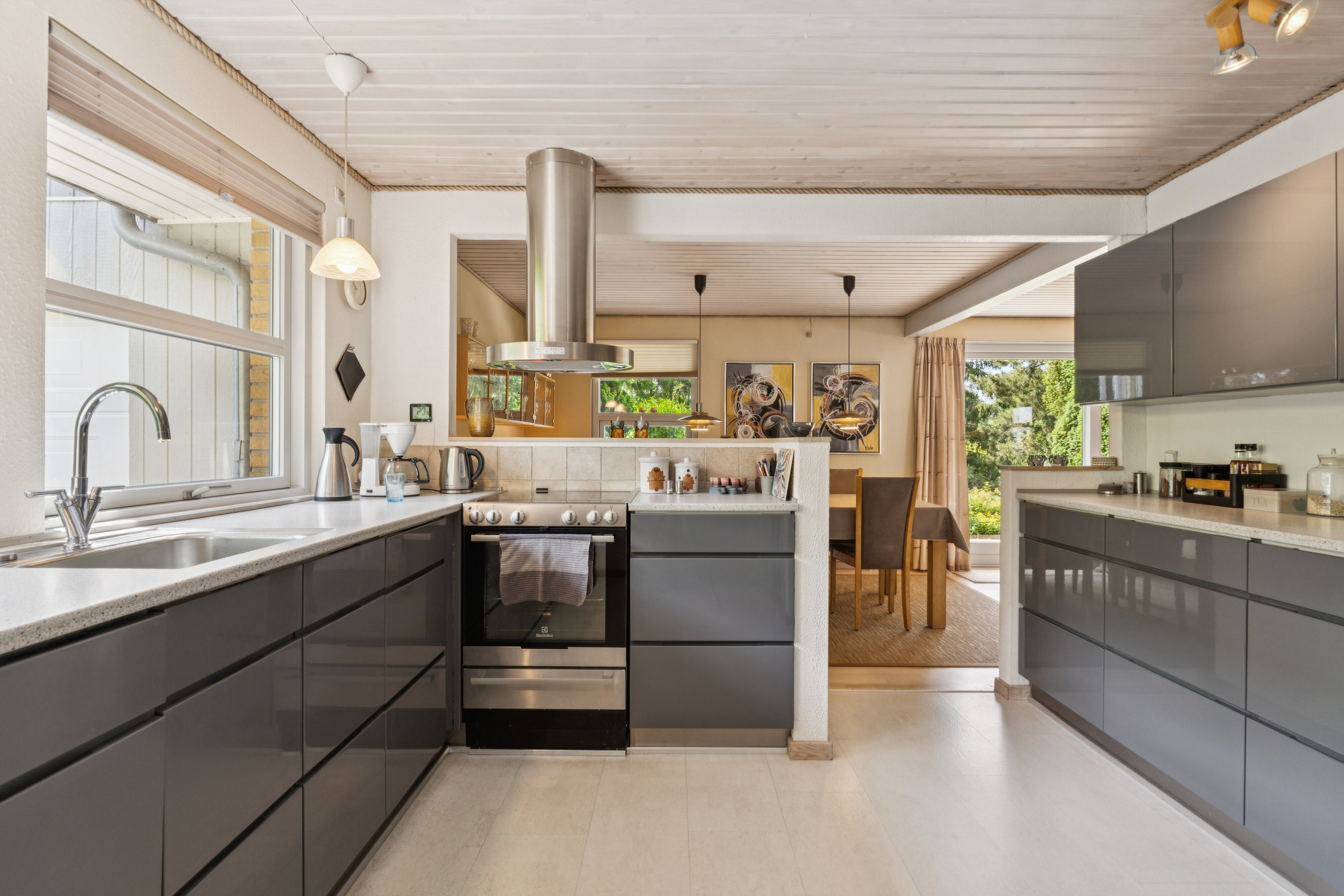 Fremhævet køkken billede i fuldskærmstilstand. Billede af Åsumvej 129, 5240 Odense NØ