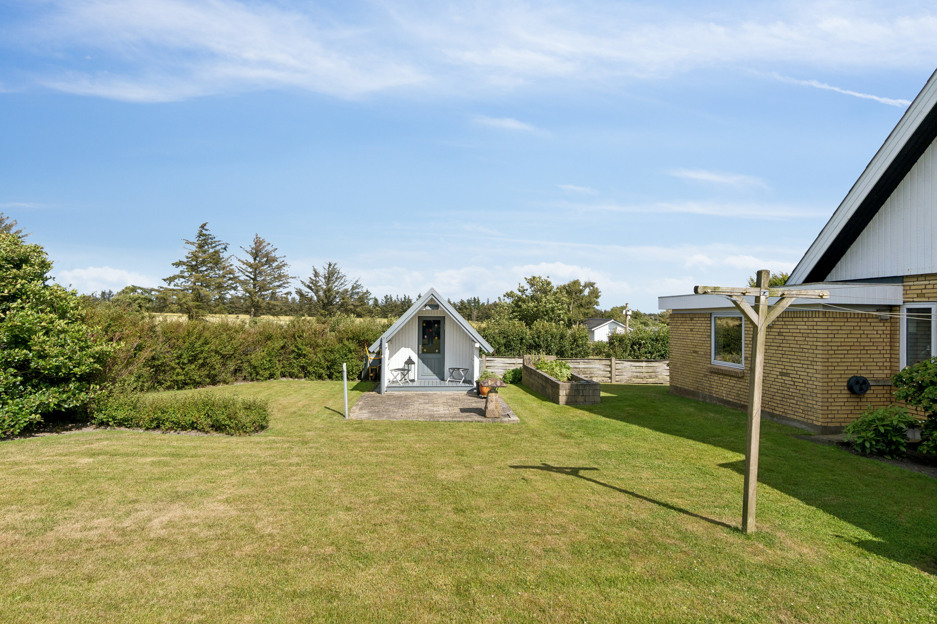 Fremhævet udendørs billede i fuldskærmstilstand. Billede af Bøgebakken 22, Ræhr, 7730 Hanstholm