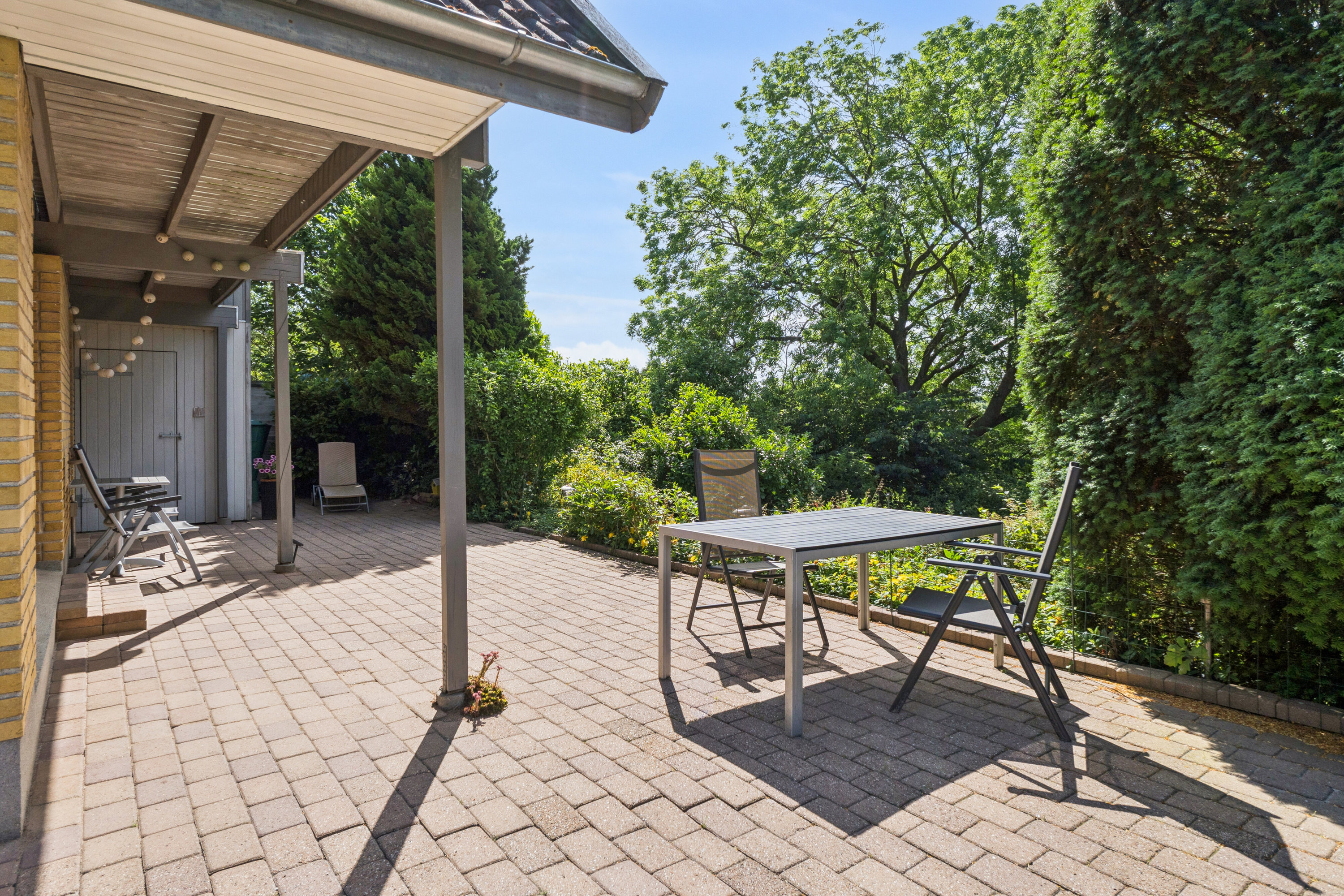 Fremhævet udendørs billede i fuldskærmstilstand. Billede af Åsumvej 129, 5240 Odense NØ