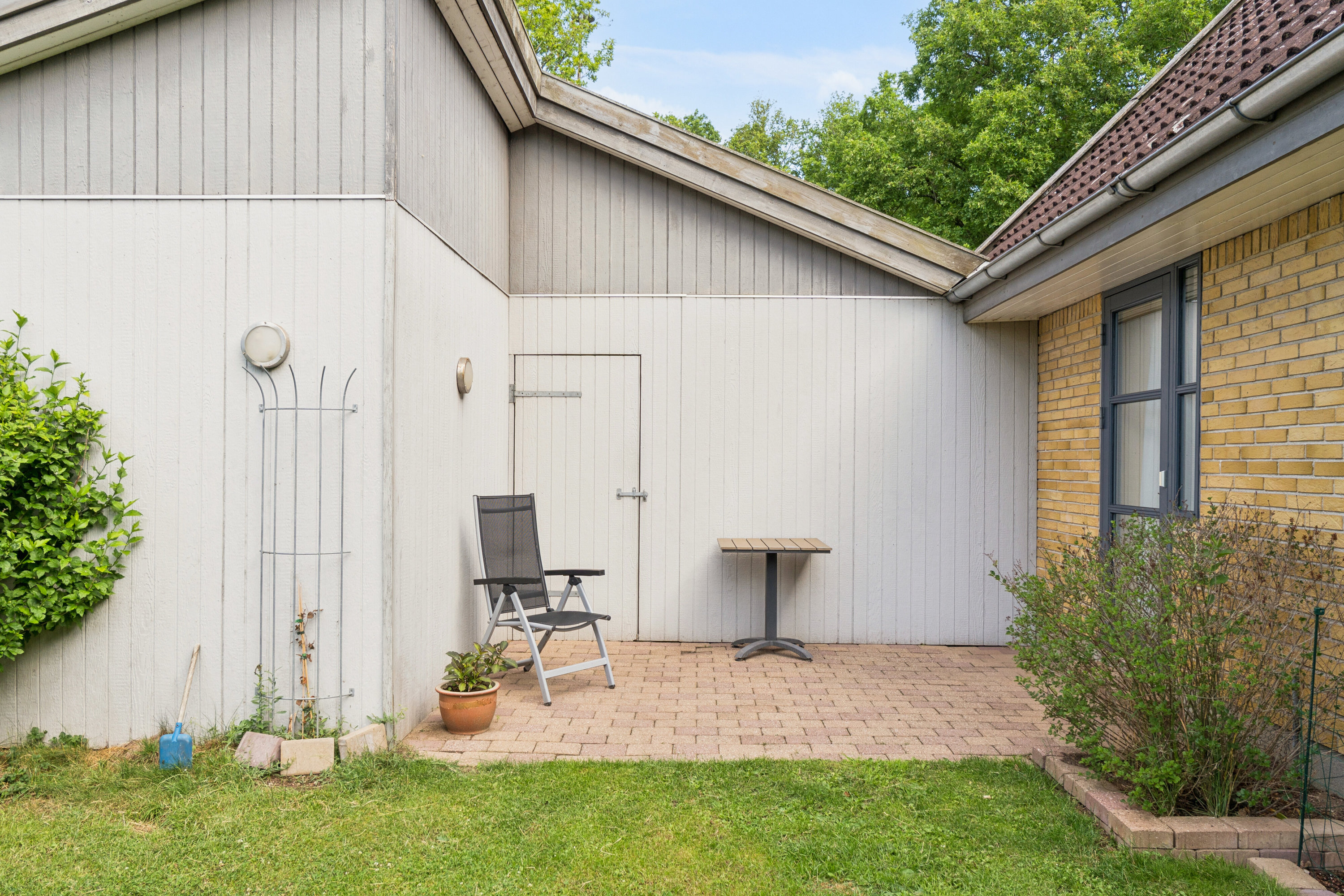 Fremhævet set fra haven billede i fuldskærmstilstand. Billede af Åsumvej 129, 5240 Odense NØ