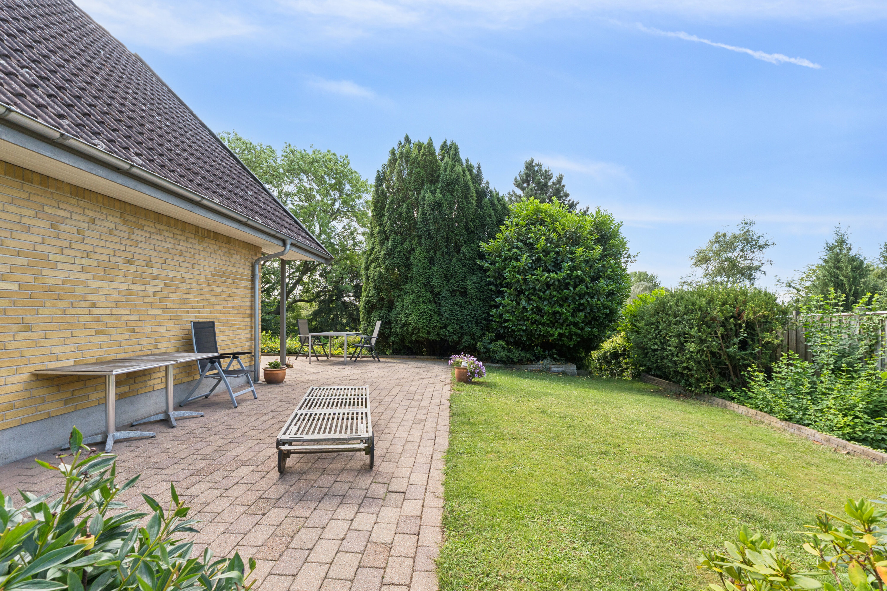 Fremhævet set fra haven billede i fuldskærmstilstand. Billede af Åsumvej 129, 5240 Odense NØ