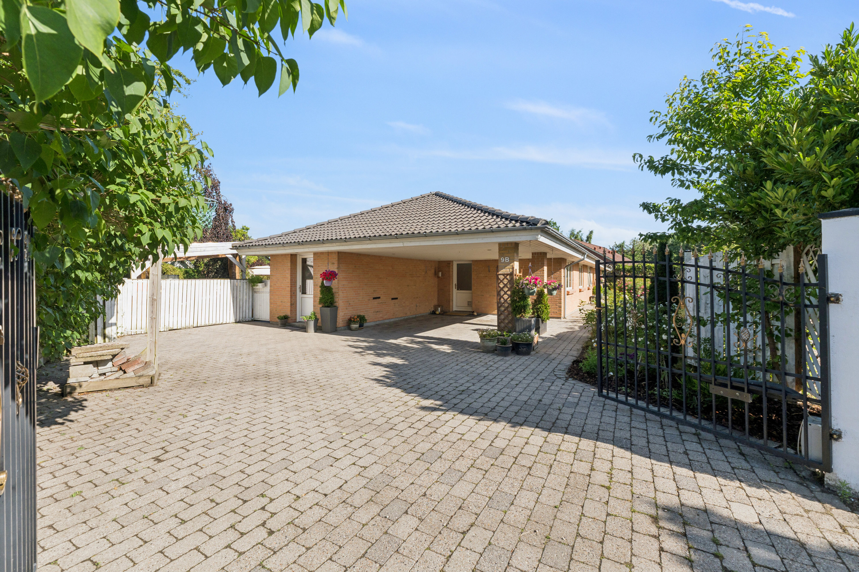 Fremhævet set fra vejen billede i fuldskærmstilstand. Billede af Græshaven 9B, Bullerup, 5320 Agedrup