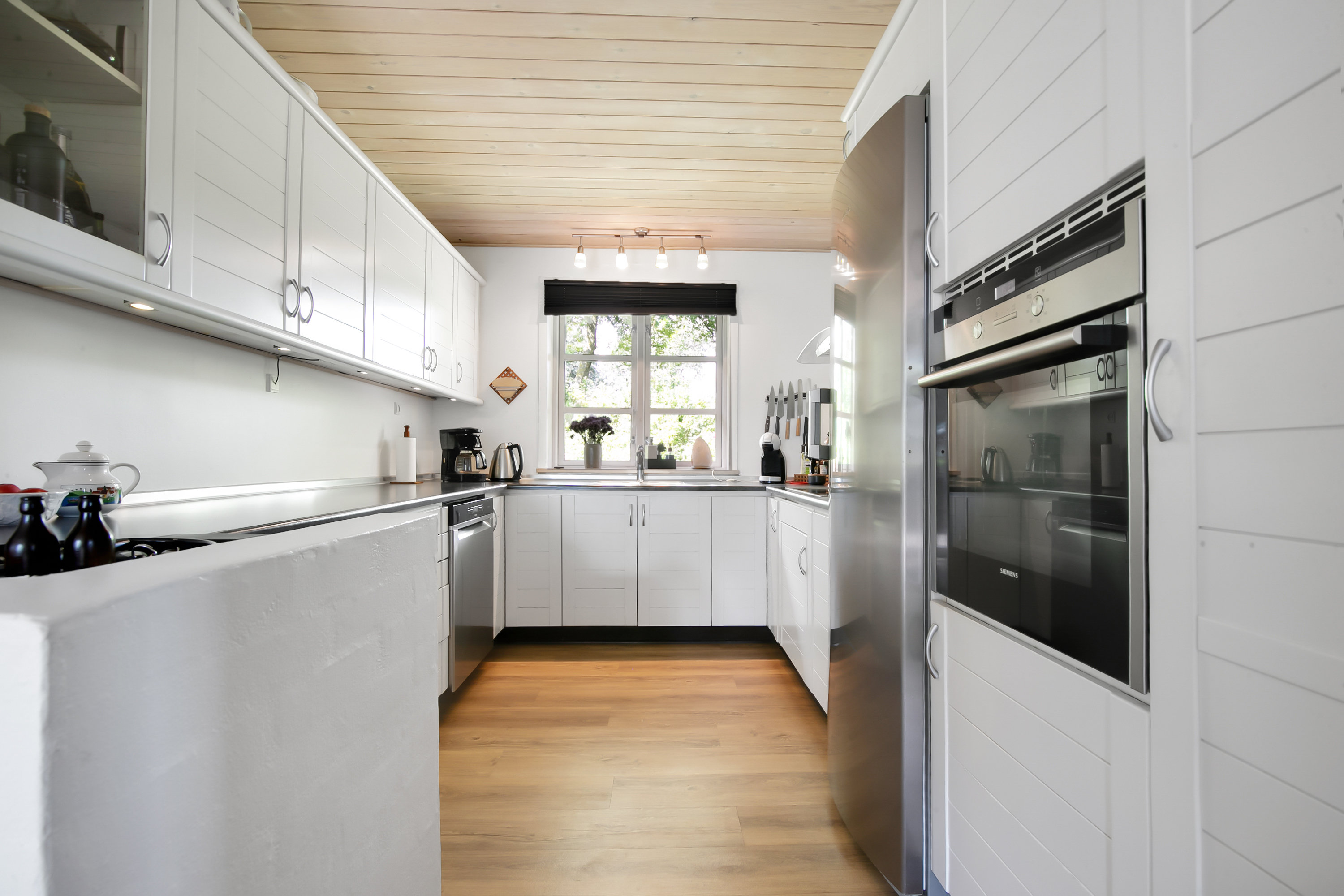 Fremhævet køkken billede i fuldskærmstilstand. Billede af Erik Banners Vej 13, Attrup, 9460 Brovst