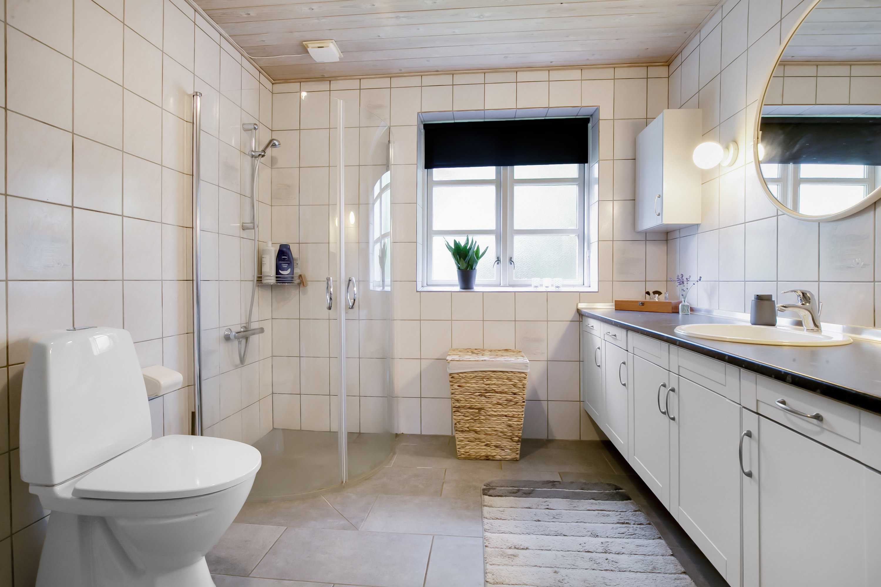 Fremhævet badeværelse billede i fuldskærmstilstand. Billede af Erik Banners Vej 13, Attrup, 9460 Brovst