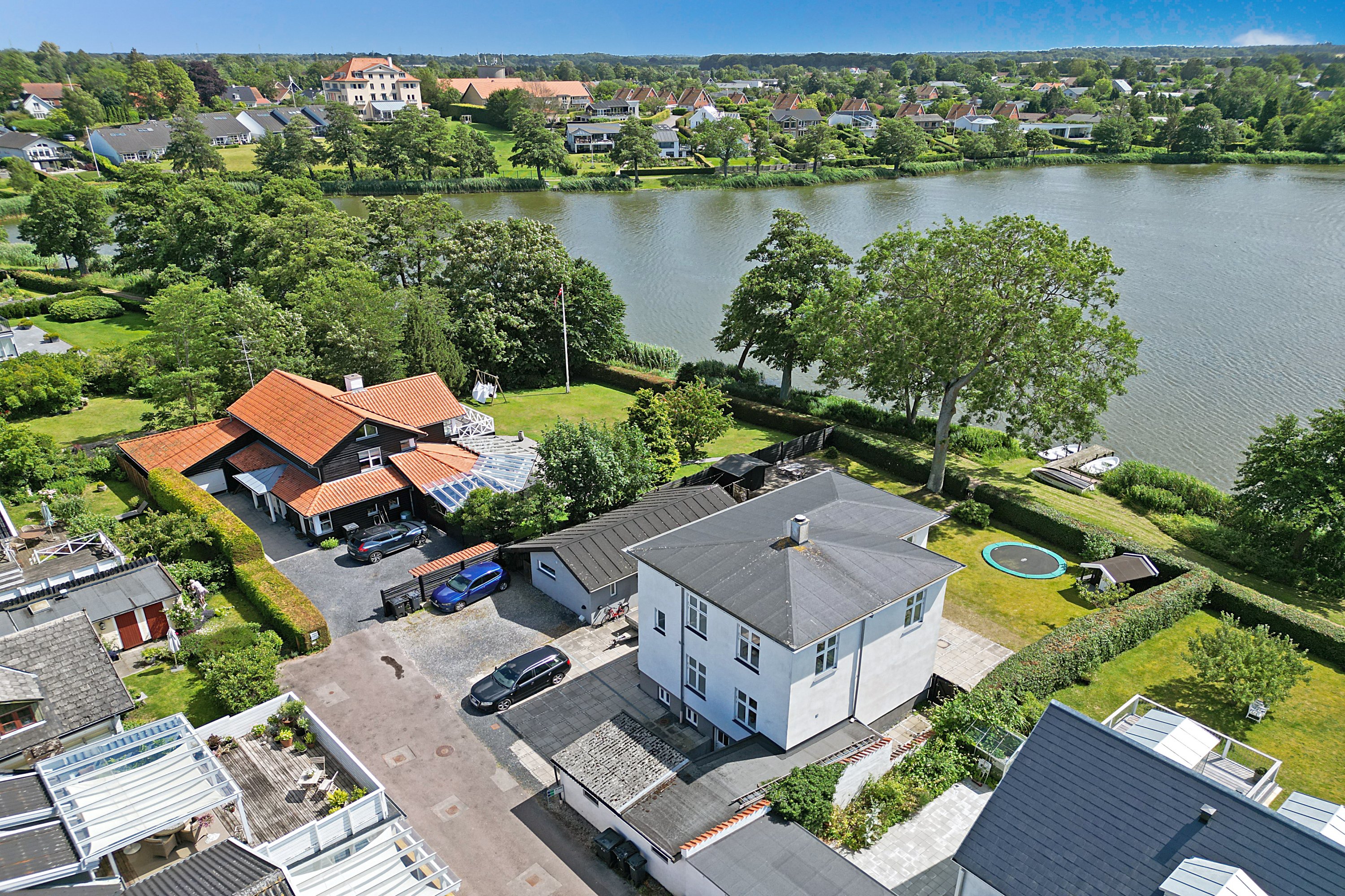 Fremhævet luftfoto billede i fuldskærmstilstand. Billede af Søvænget 23, 3100 Hornbæk
