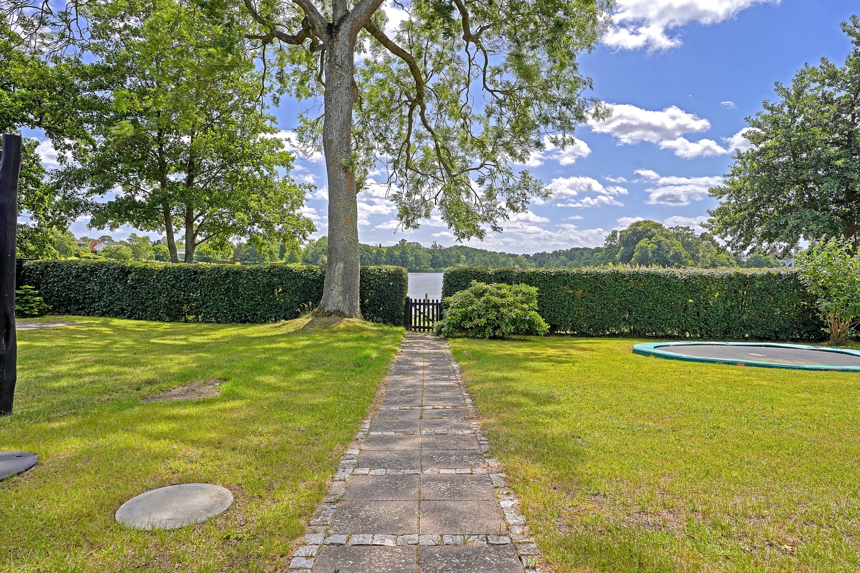 Fremhævet have billede i fuldskærmstilstand. Billede af Søvænget 23, 3100 Hornbæk