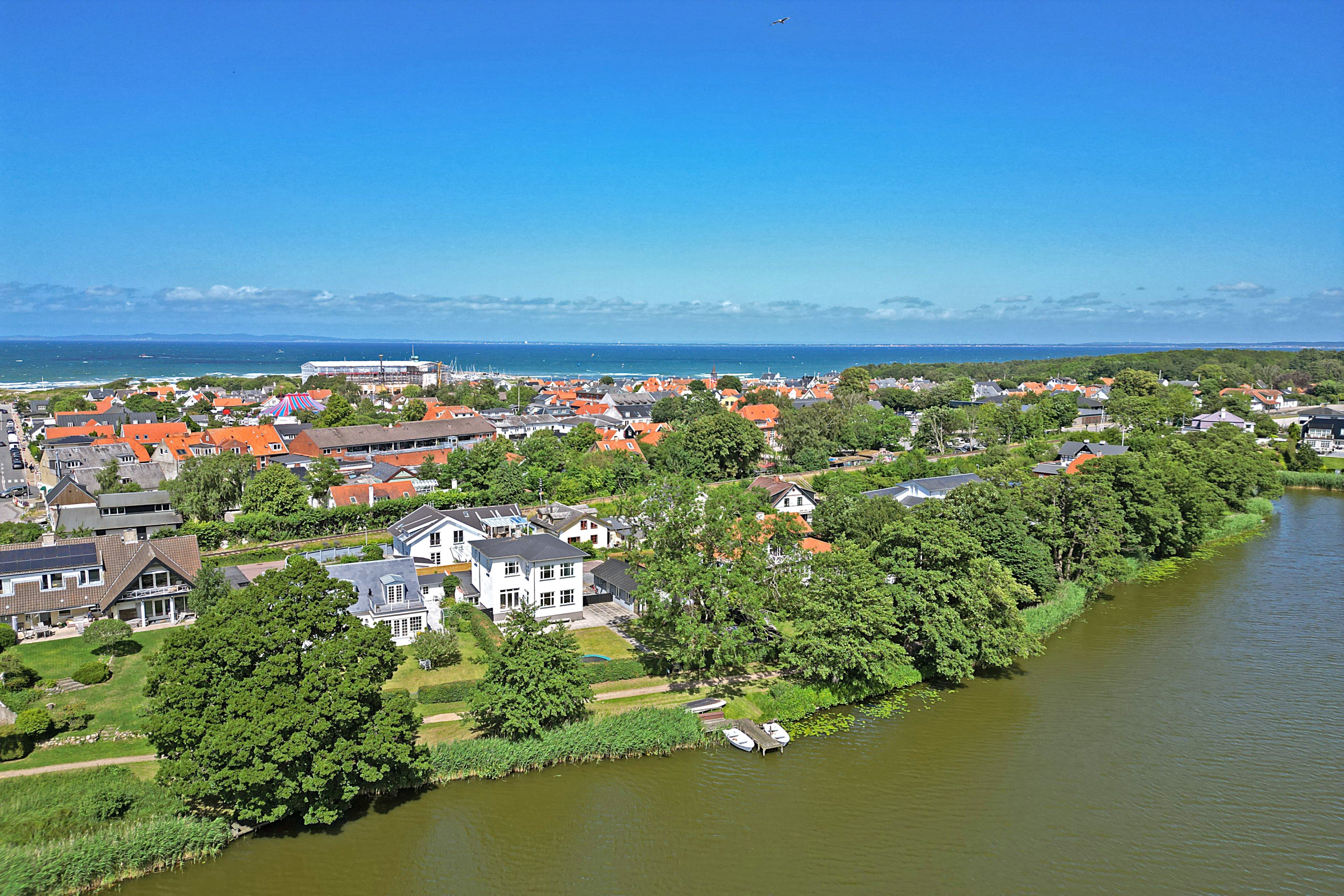 Fremhævet luftfoto billede i fuldskærmstilstand. Billede af Søvænget 23, 3100 Hornbæk