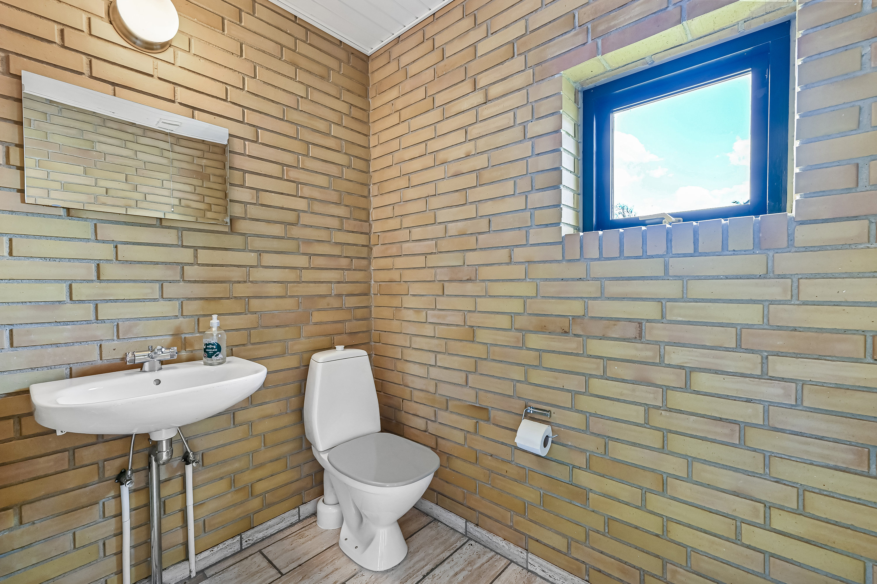 Fremhævet gæstetoilet billede i fuldskærmstilstand. Billede af Søndergårdvej 7, Hammerum, 7400 Herning