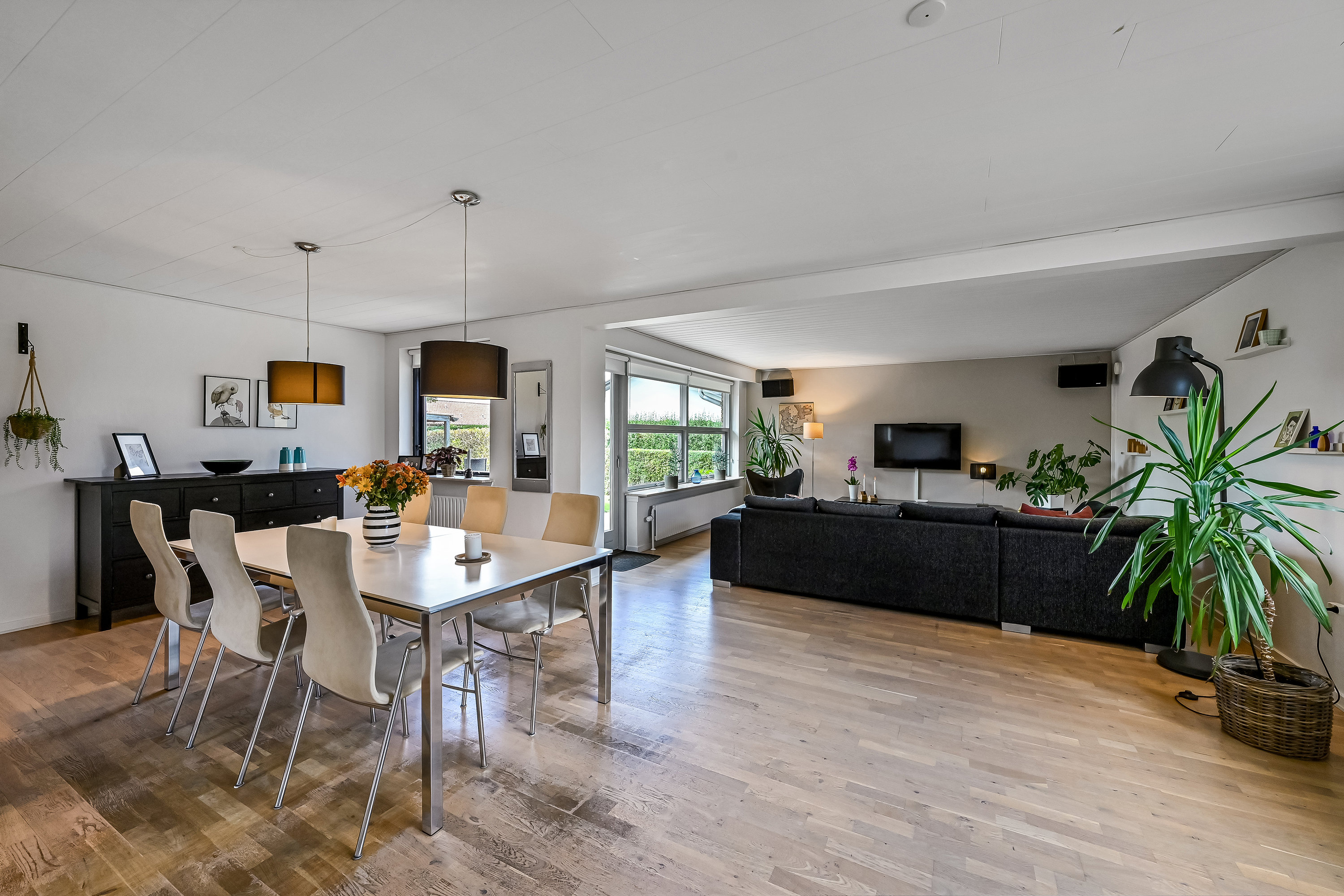 Fremhævet stue billede i fuldskærmstilstand. Billede af Søndergårdvej 7, Hammerum, 7400 Herning