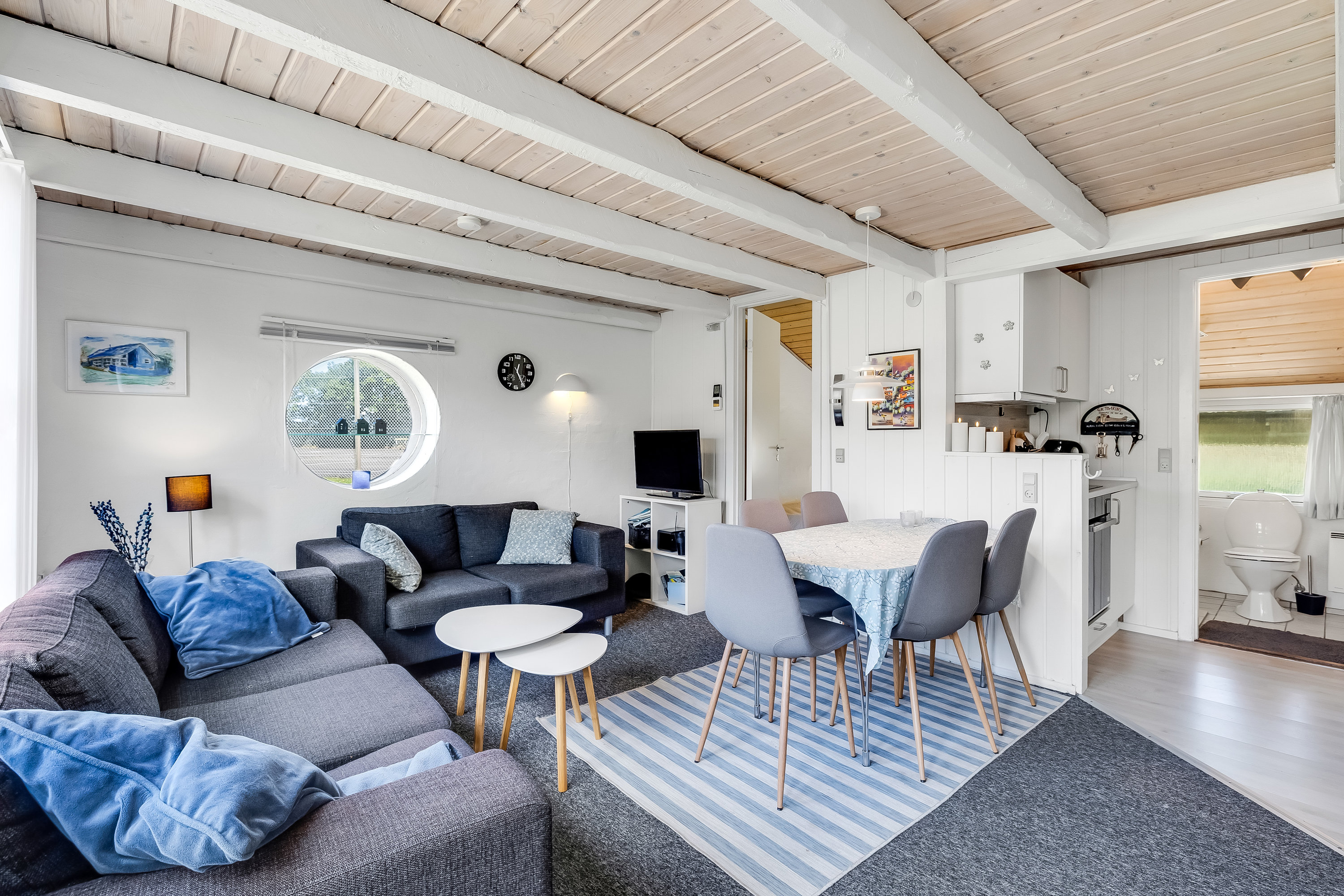 Fremhævet stue billede i fuldskærmstilstand. Billede af Vester Fælled 202, I6., Bork Havn, 6893 Hemmet