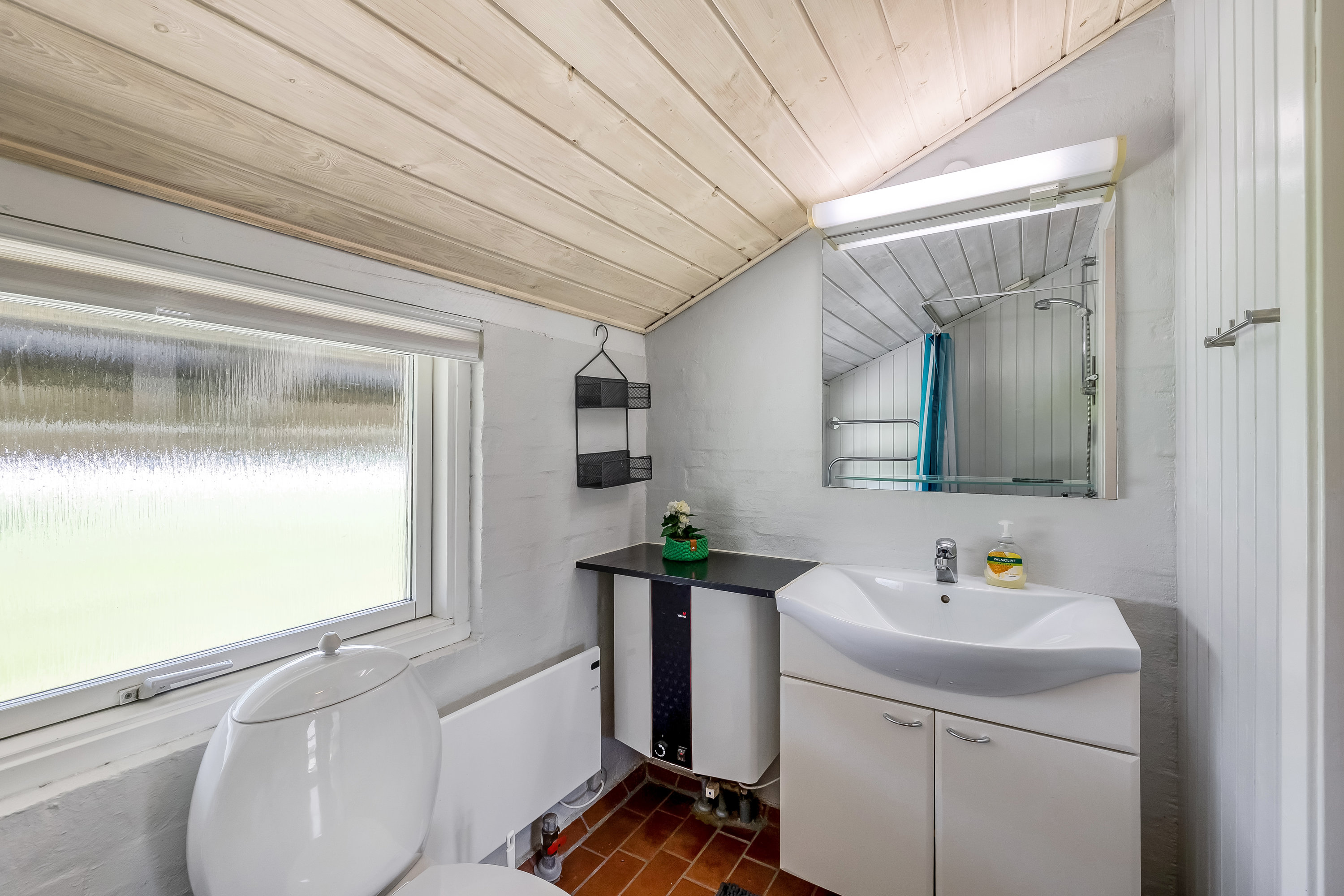 Fremhævet badeværelse billede i fuldskærmstilstand. Billede af Vester Fælled 168, G5., Bork Havn, 6893 Hemmet