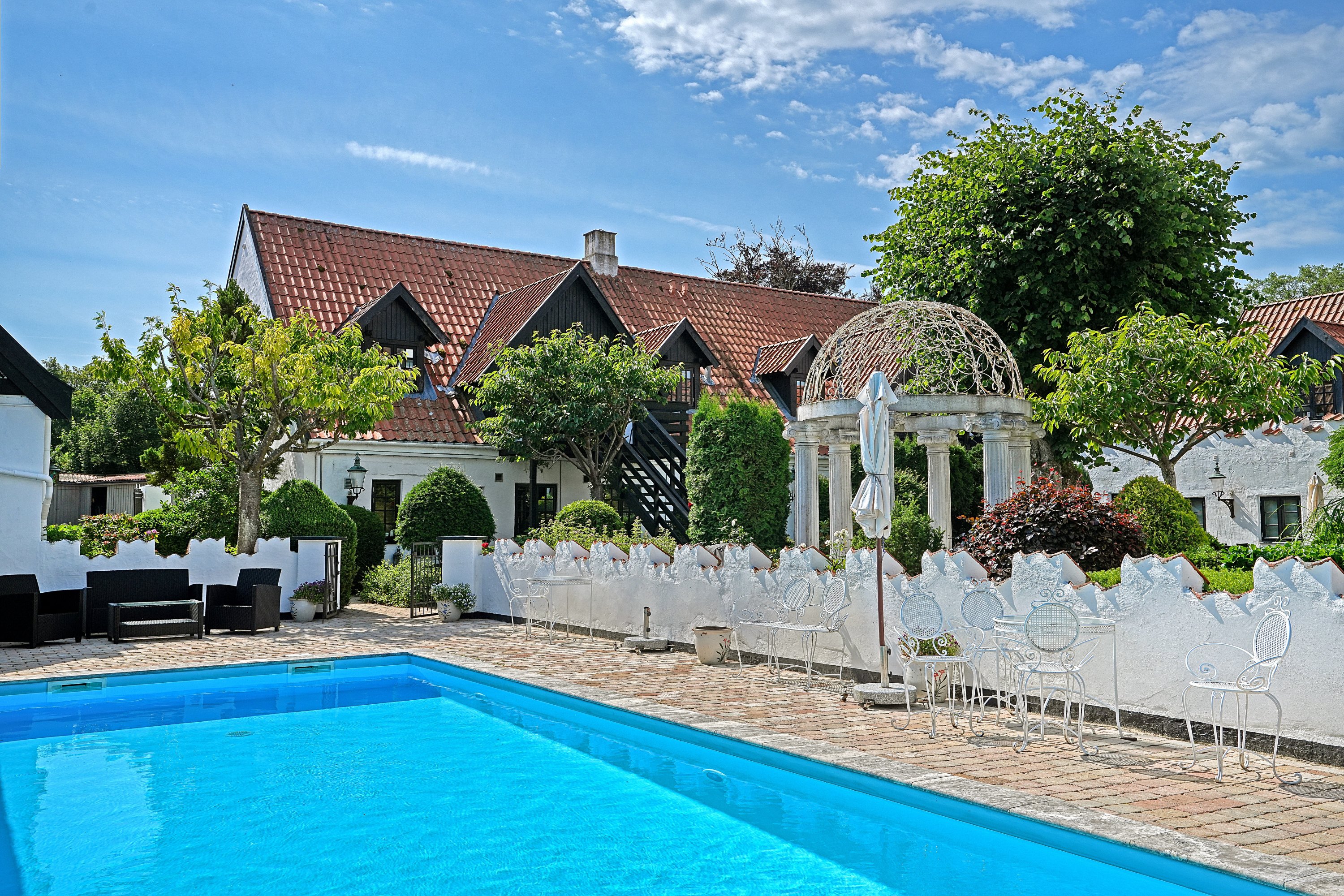 Fremhævet swimmingpool billede i fuldskærmstilstand. Billede af Dr Mølle Strandvej 568D, 1. tv., 3120 Dronningmølle