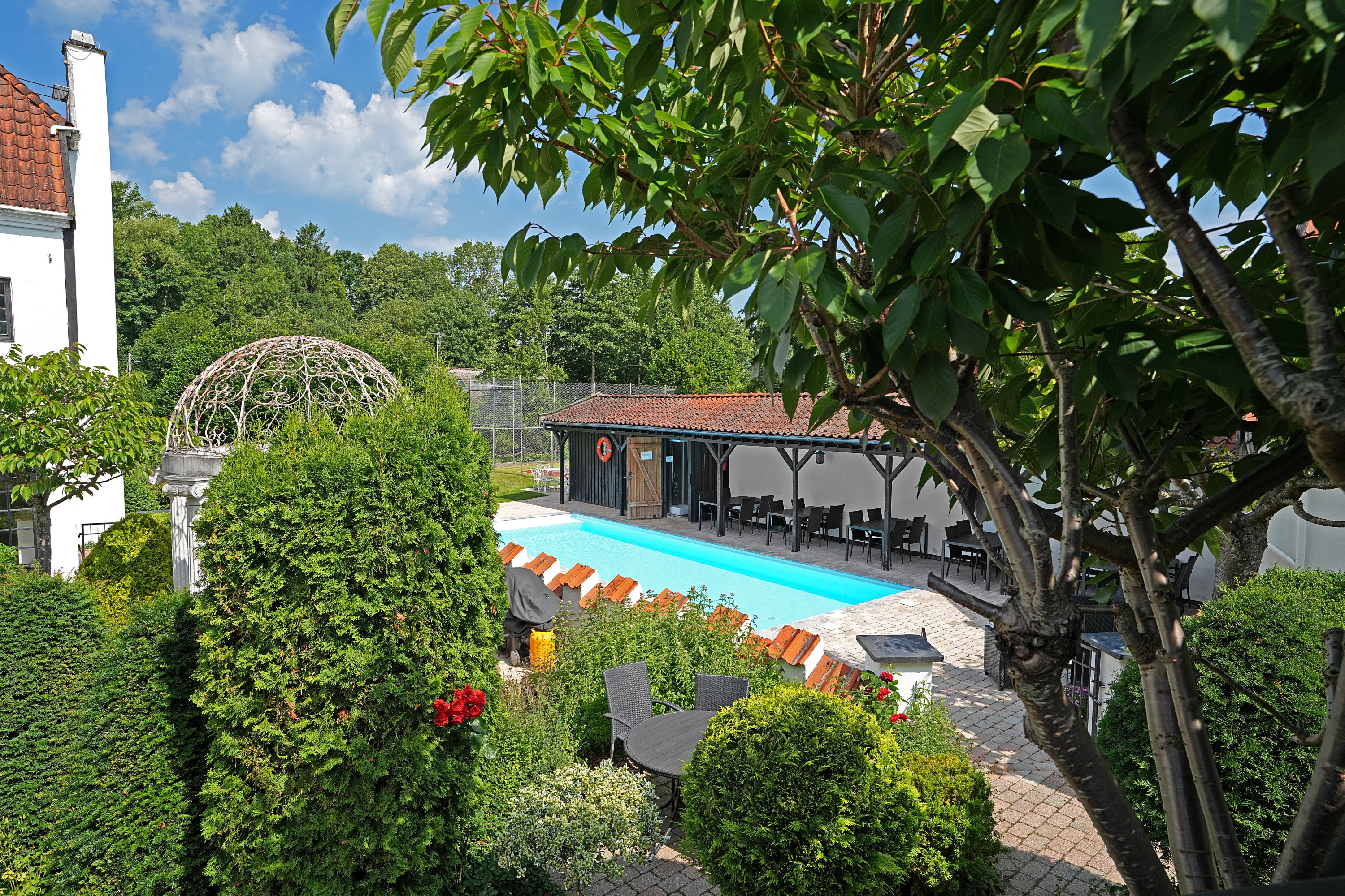 Fremhævet swimmingpool billede i fuldskærmstilstand. Billede af Dr Mølle Strandvej 568D, 1. tv., 3120 Dronningmølle