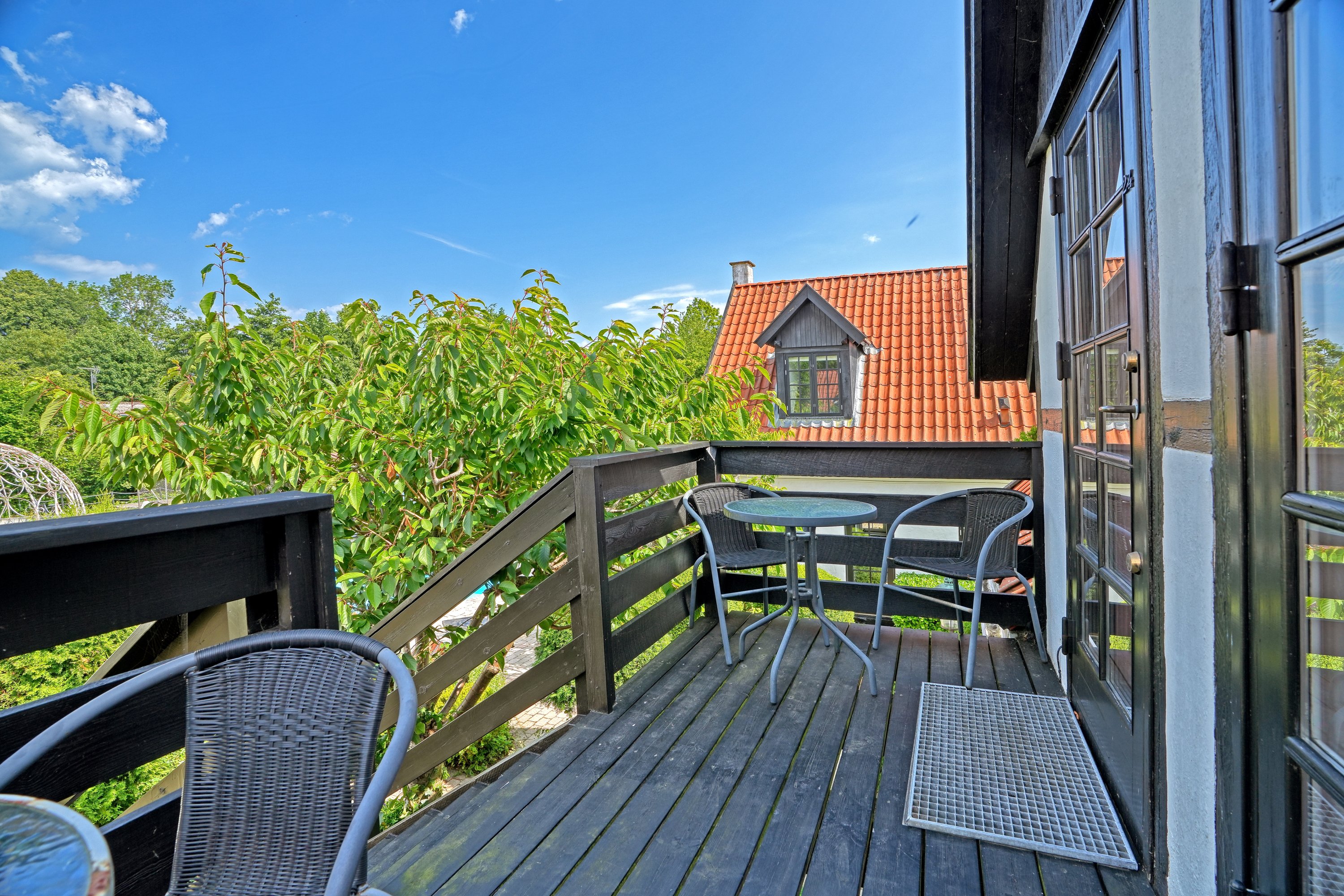 Fremhævet terrasse billede i fuldskærmstilstand. Billede af Dr Mølle Strandvej 568D, 1. tv., 3120 Dronningmølle